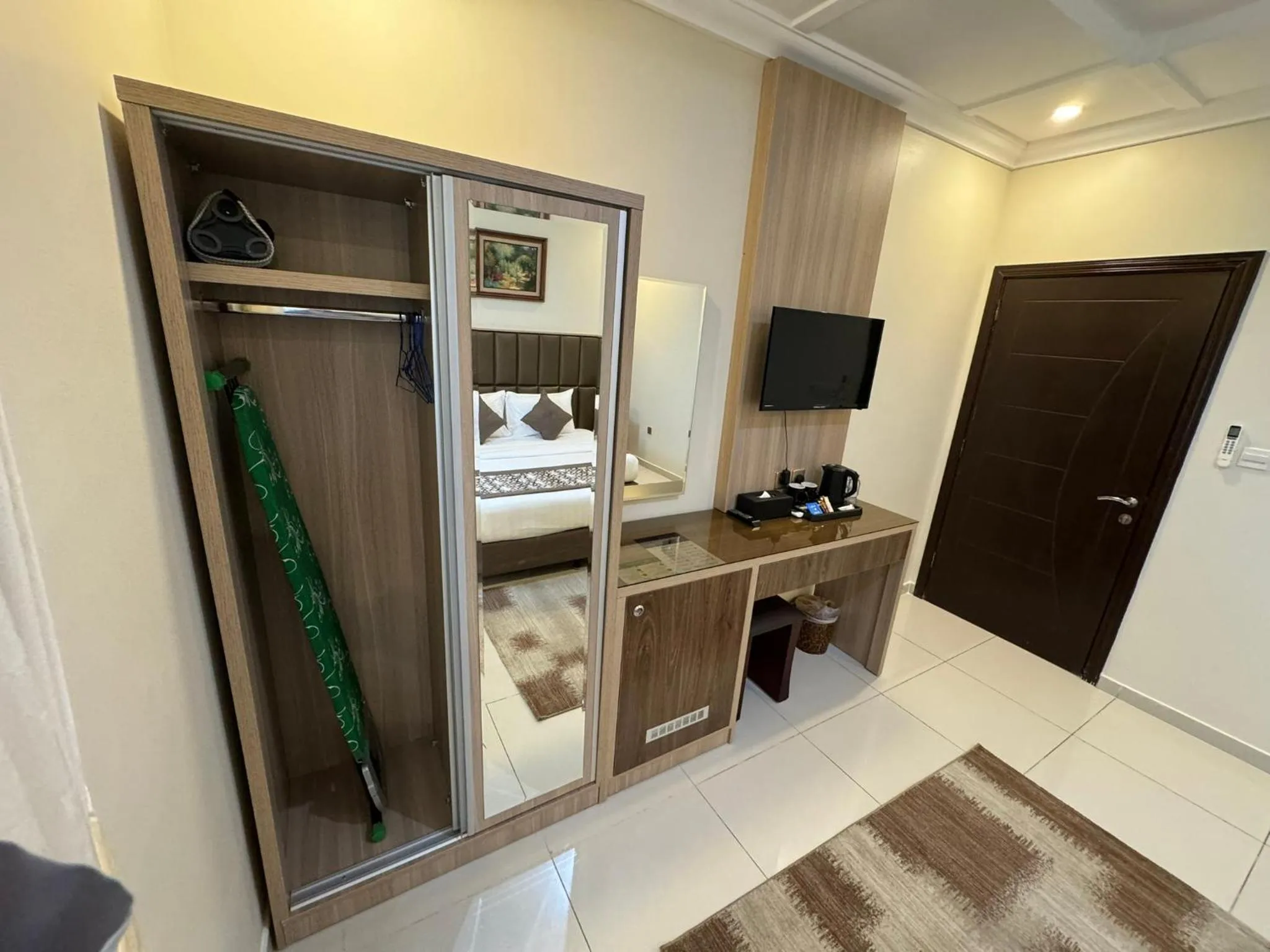 Bedroom, Bed in PRIMOTEL Suites As Salamah