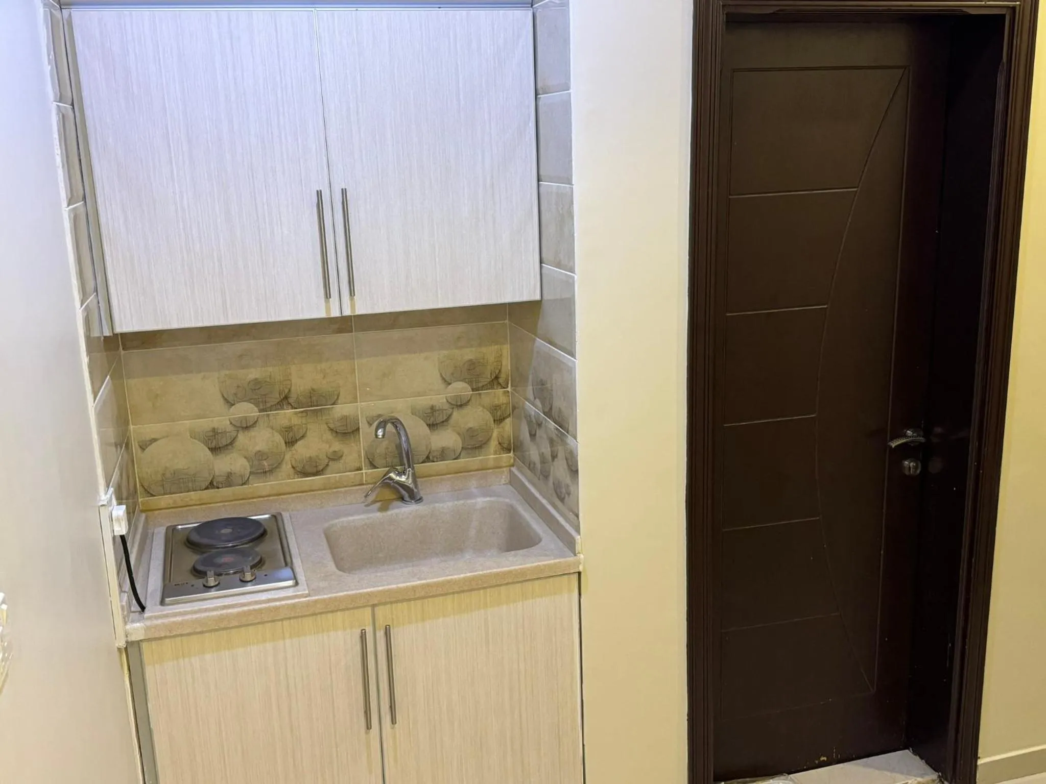 Kitchen or kitchenette in PRIMOTEL Suites As Salamah