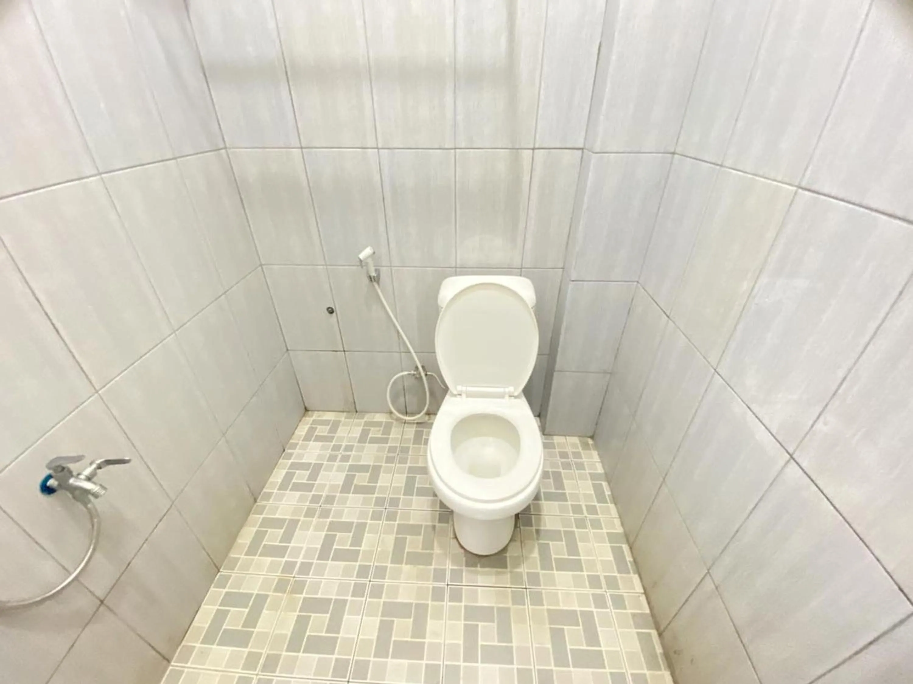 Bathroom in MJ Guest House Pusat Kota Malili Mitra RedDoorz