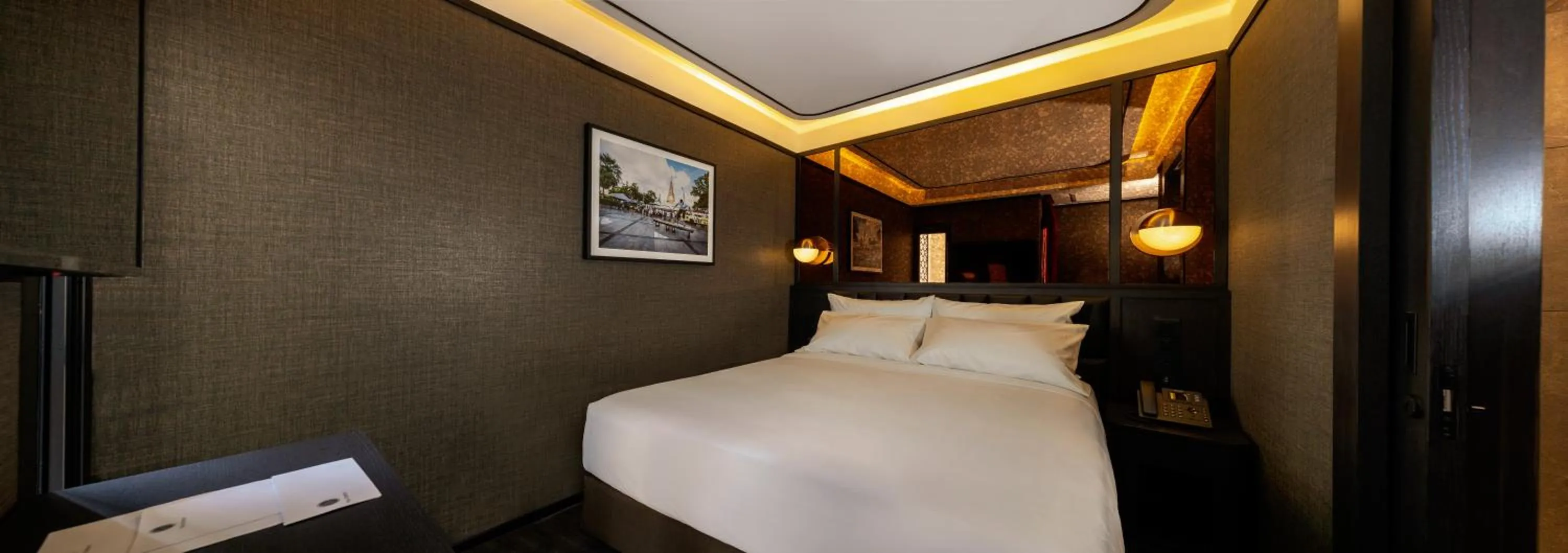 Bedroom, Bed in The Gravitique Hotel Khaosan