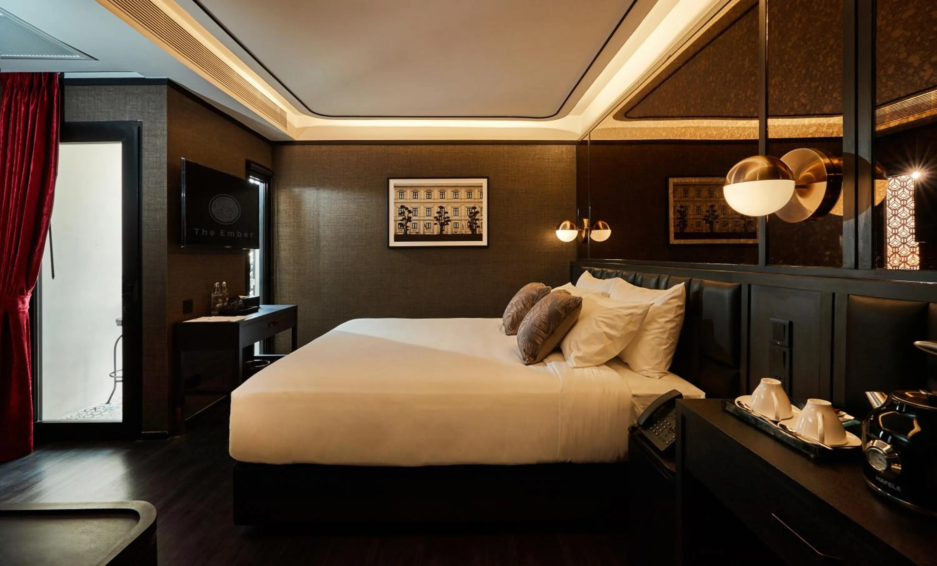 Bed in The Gravitique Hotel Khaosan