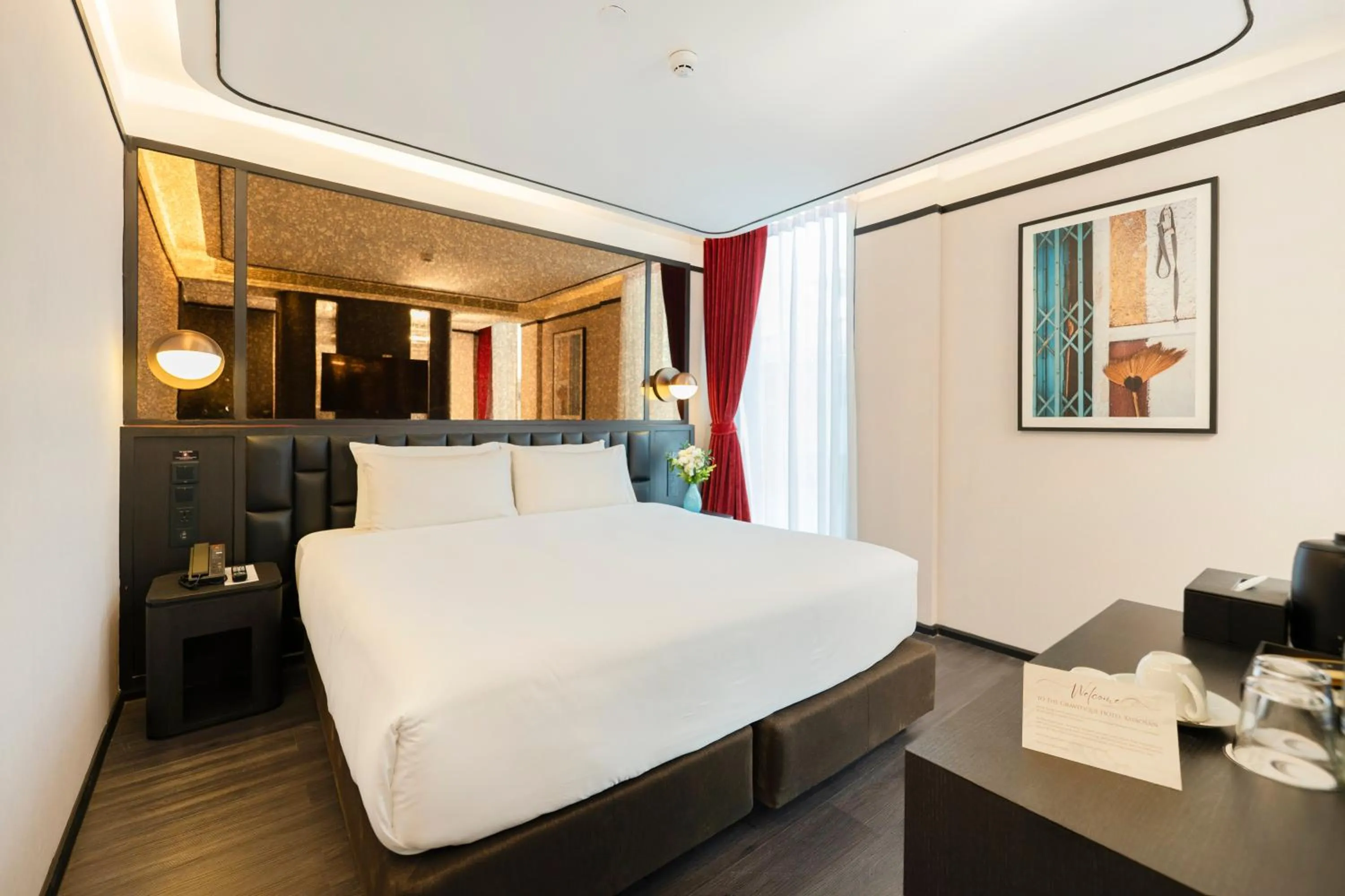 Bed in The Gravitique Hotel Khaosan