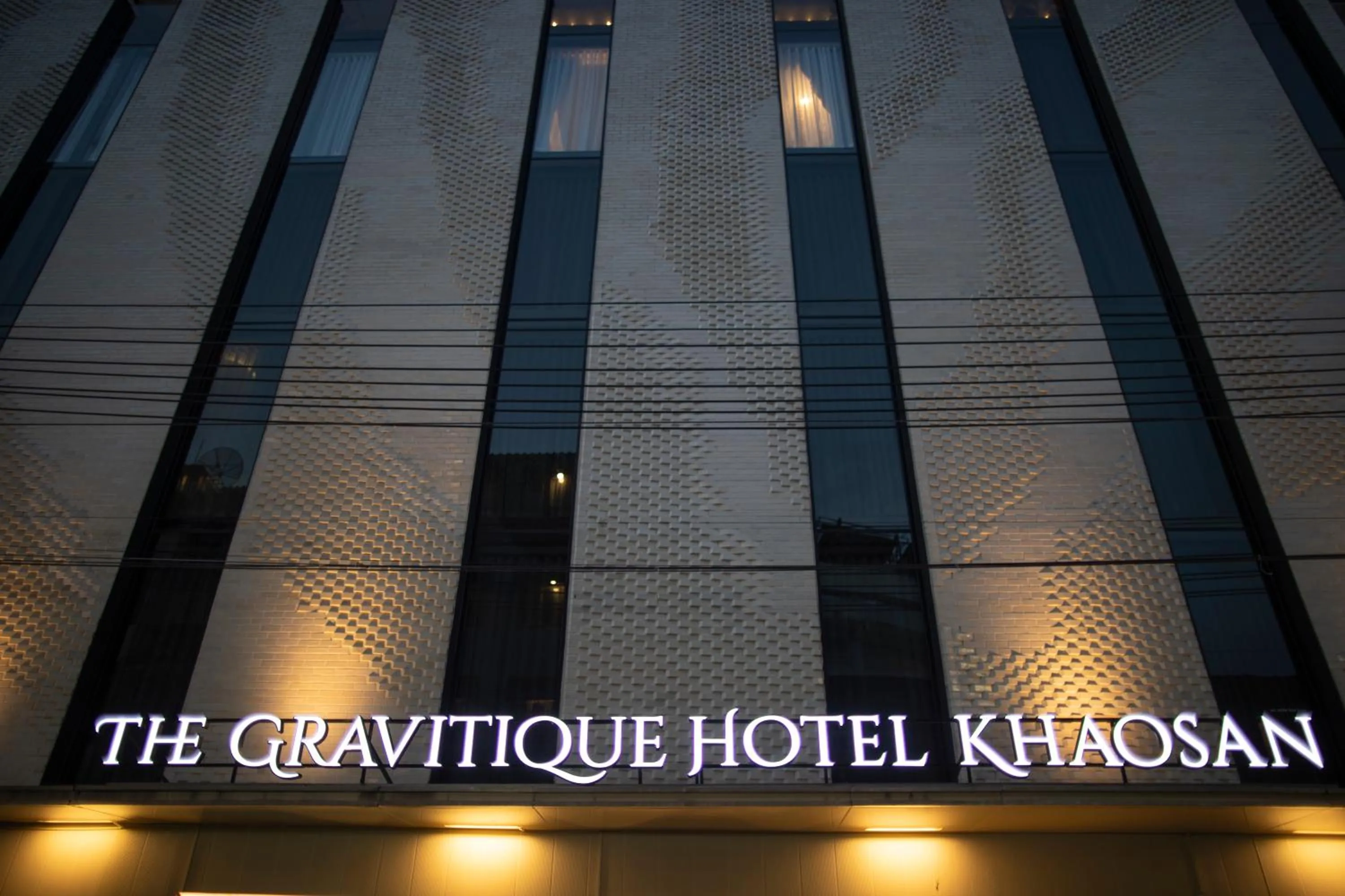 Property building in The Gravitique Hotel Khaosan