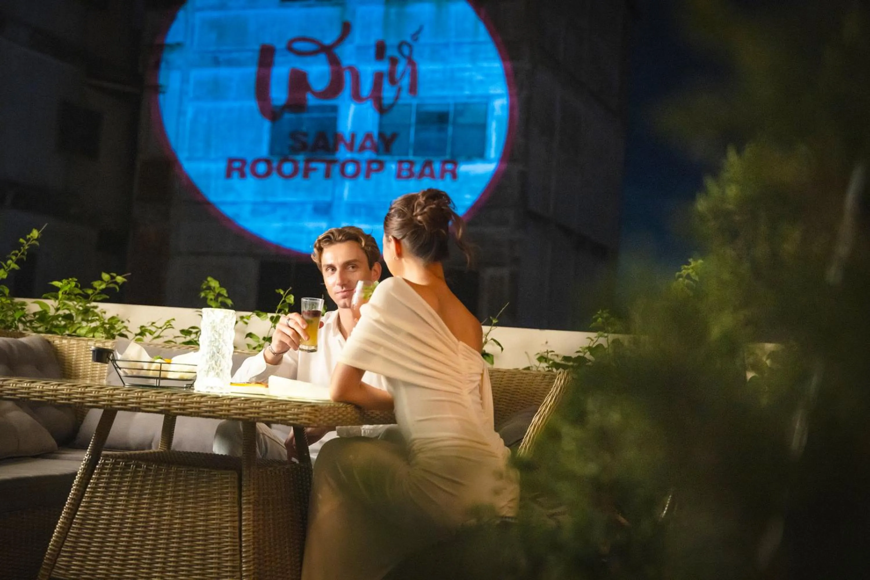 Restaurant/places to eat in The Gravitique Hotel Khaosan