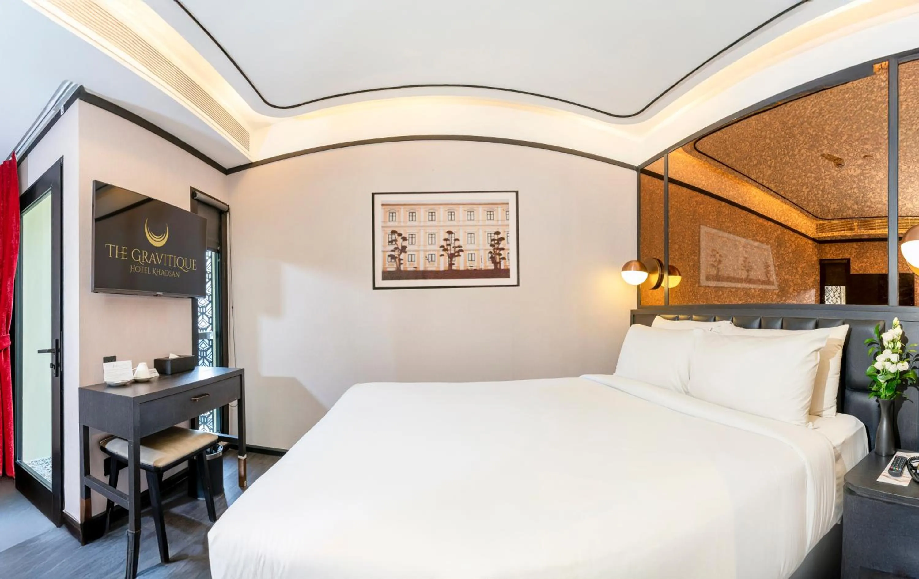 Bed in The Gravitique Hotel Khaosan