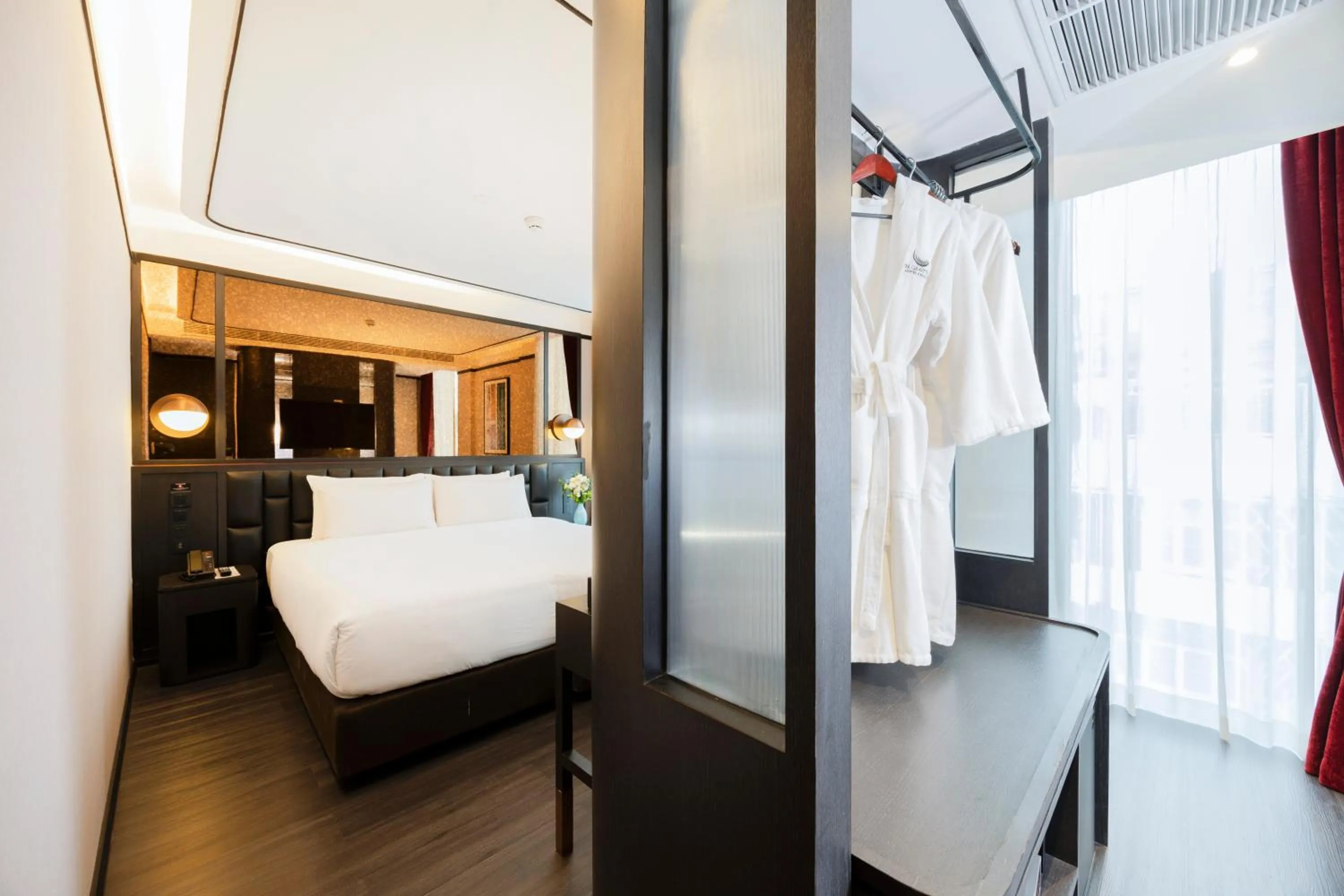 Bed in The Gravitique Hotel Khaosan