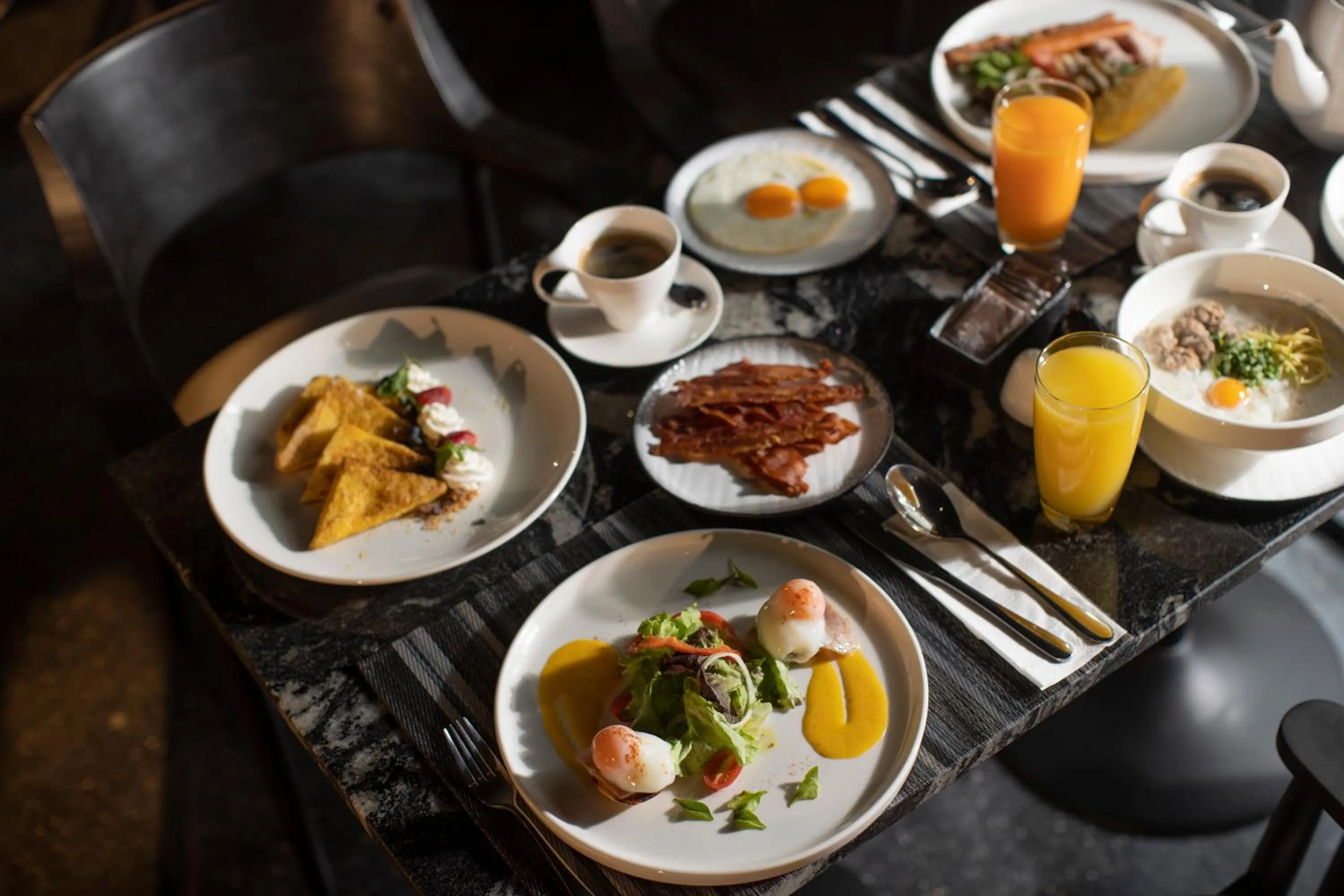 Breakfast in The Gravitique Hotel Khaosan