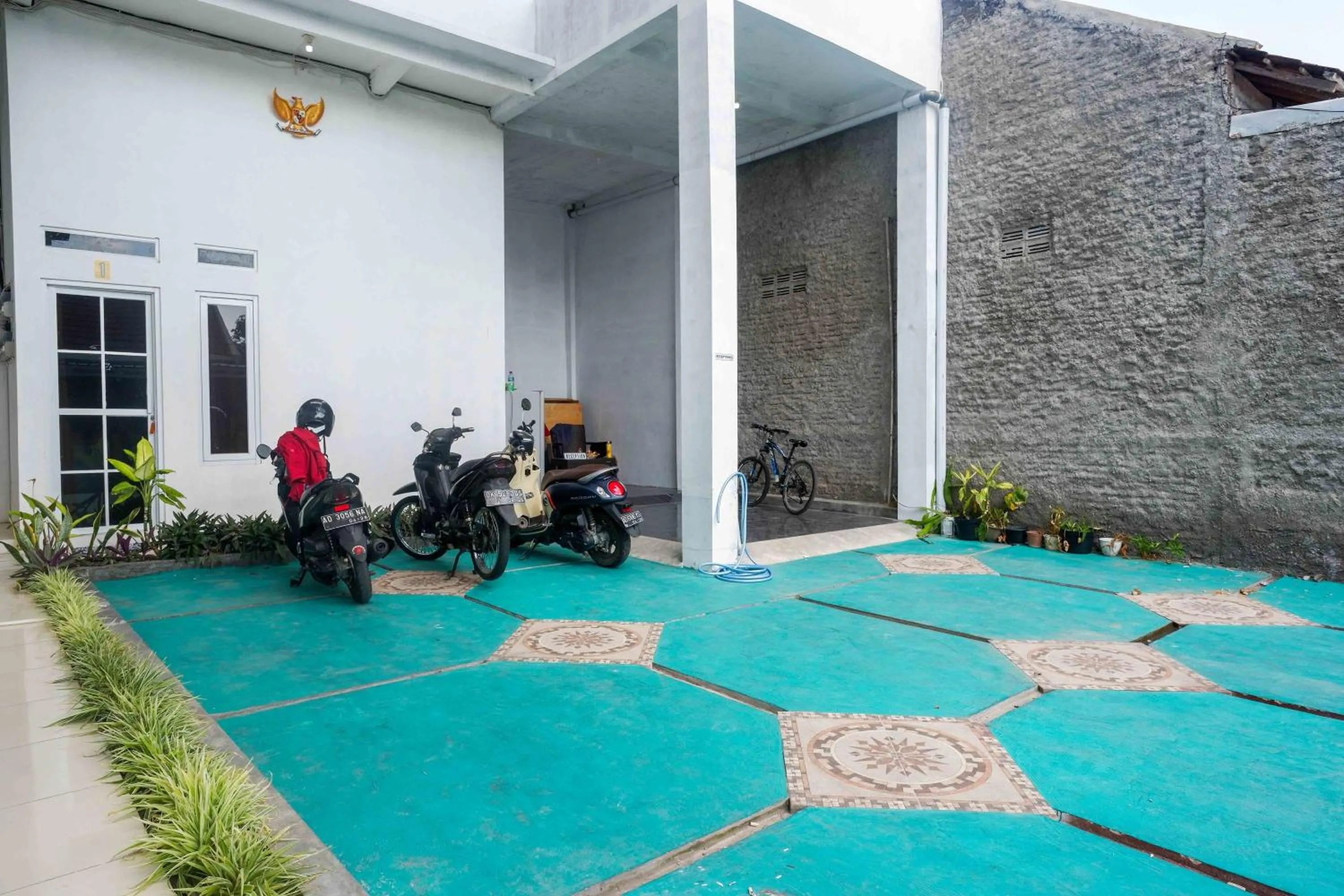 Facade/entrance in RedDoorz Syariah near Universitas Slamet Riyadi Solo