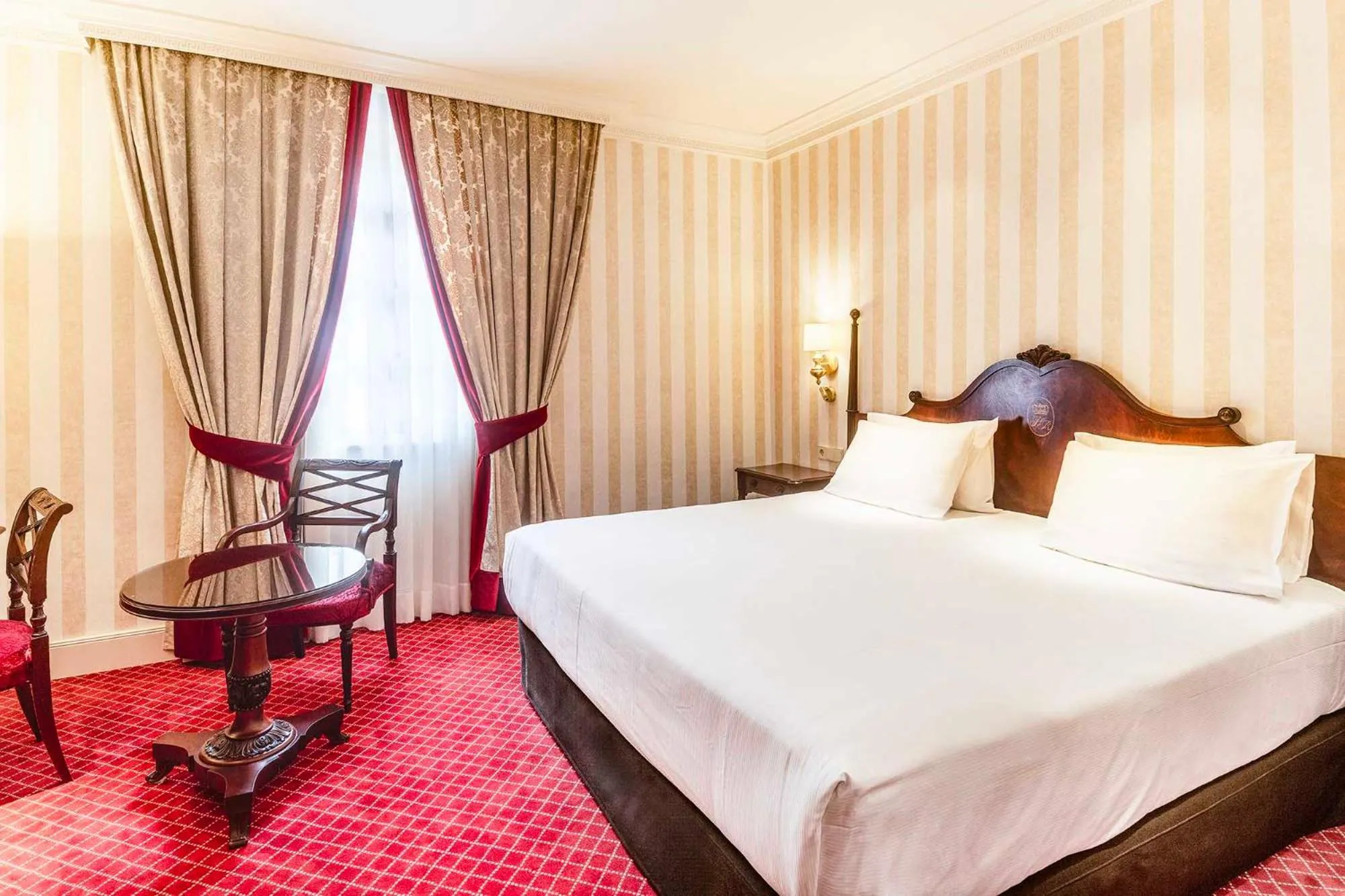 Bed in Eurostars Hotel de la Reconquista