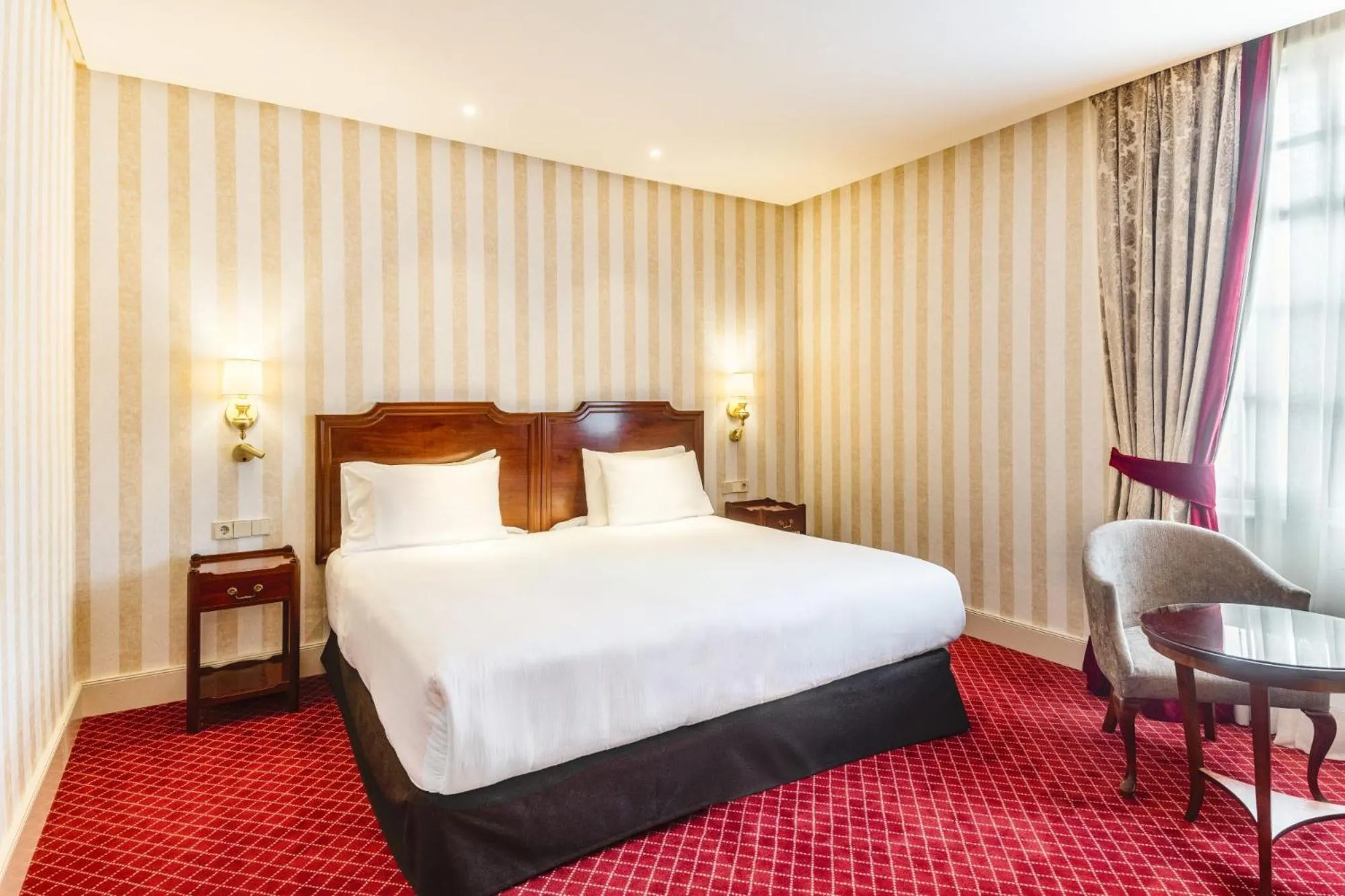 Bed in Eurostars Hotel de la Reconquista