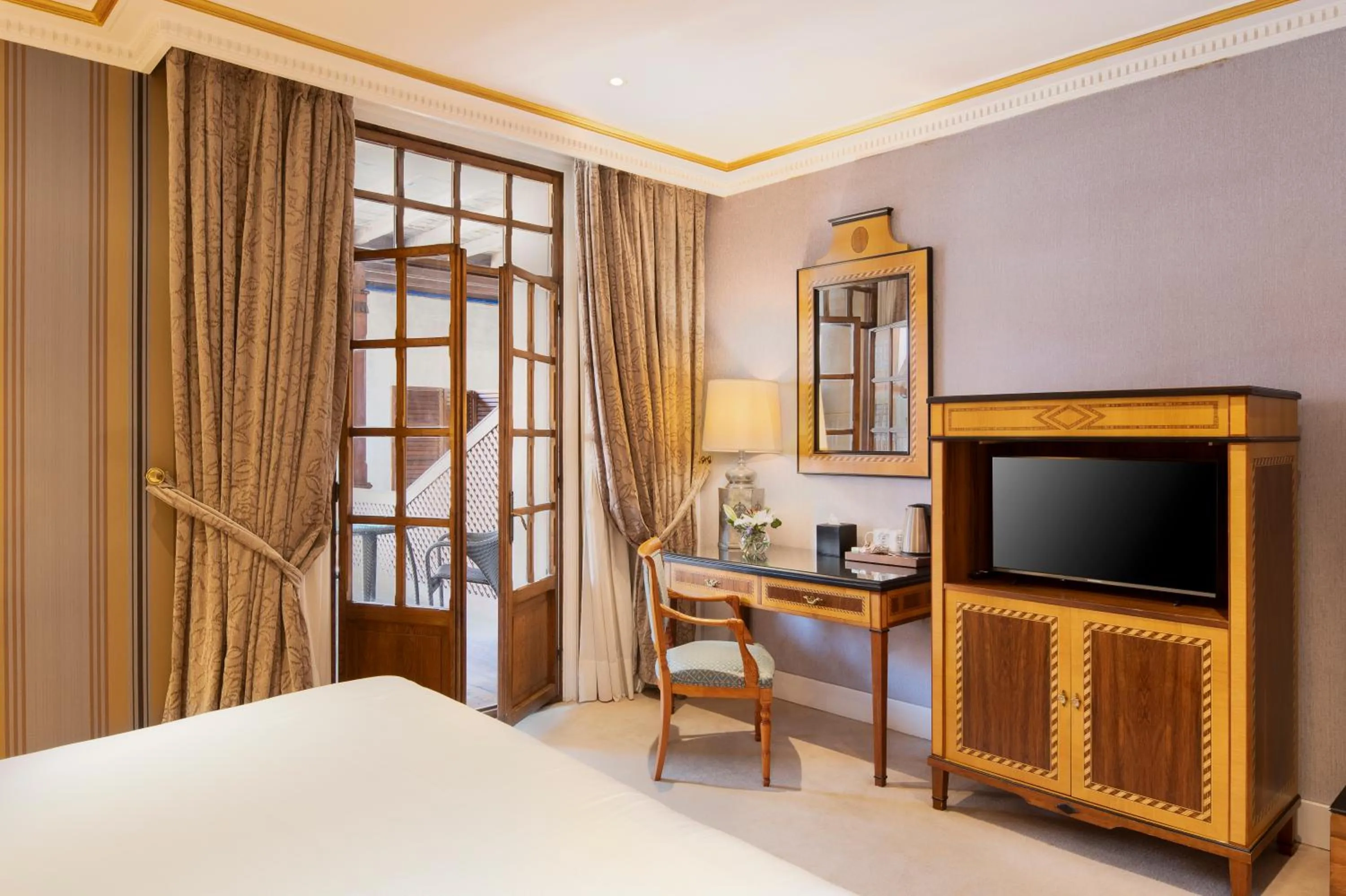 Bed in Eurostars Hotel de la Reconquista