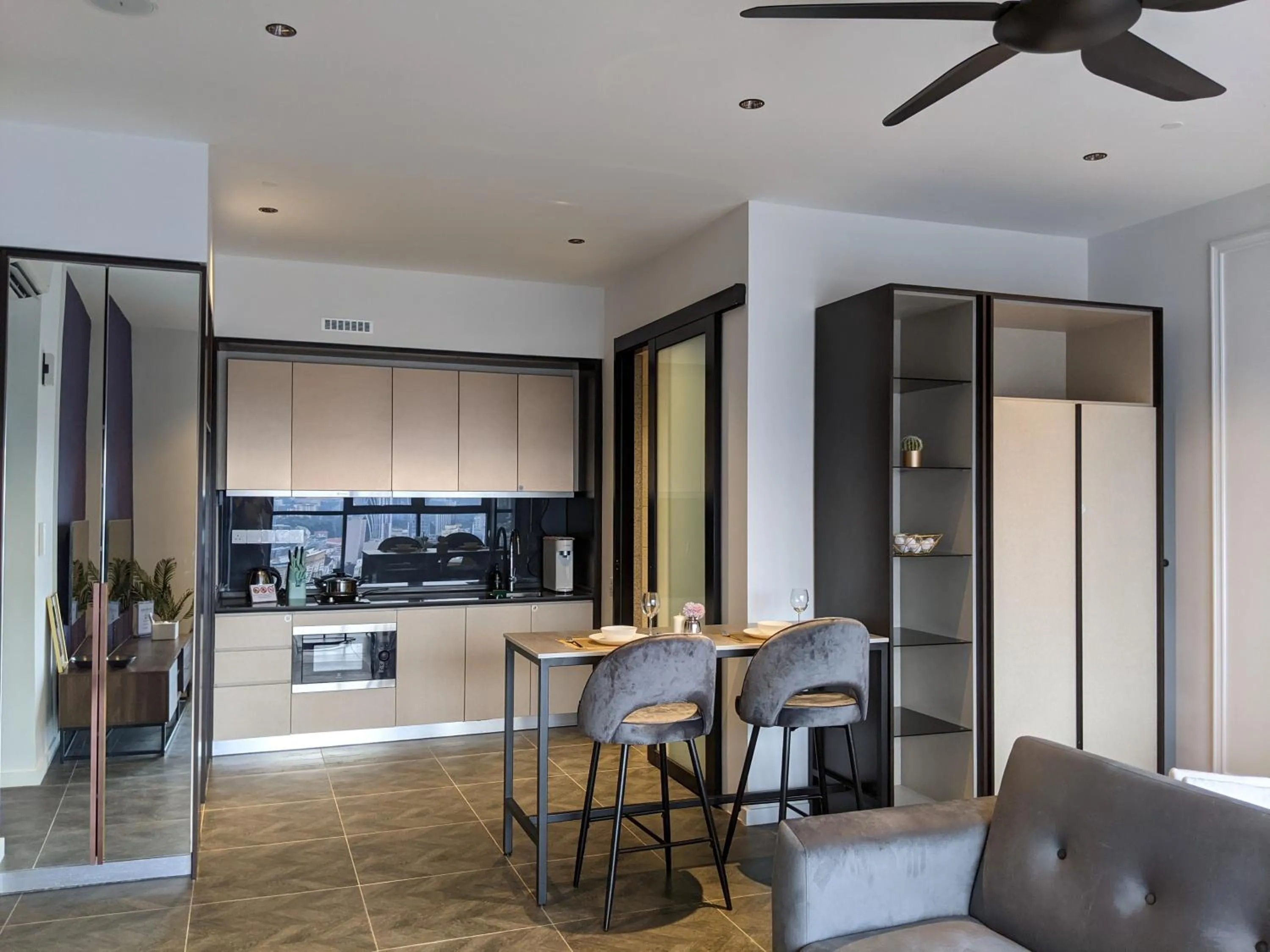 Kitchen or kitchenette in Scarletz Suites KLCC by Mana-Mana