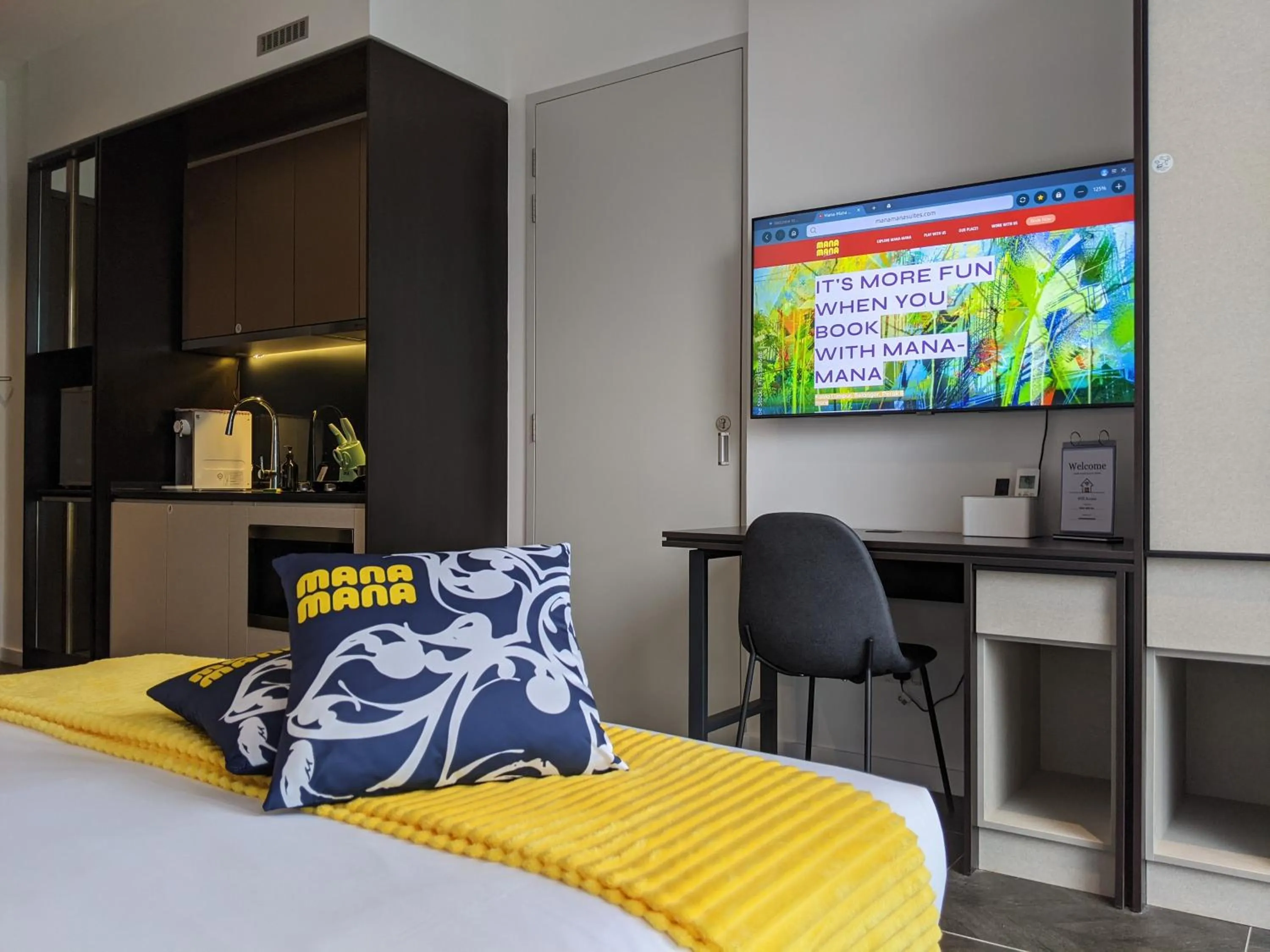 Bed in Scarletz Suites KLCC by Mana-Mana