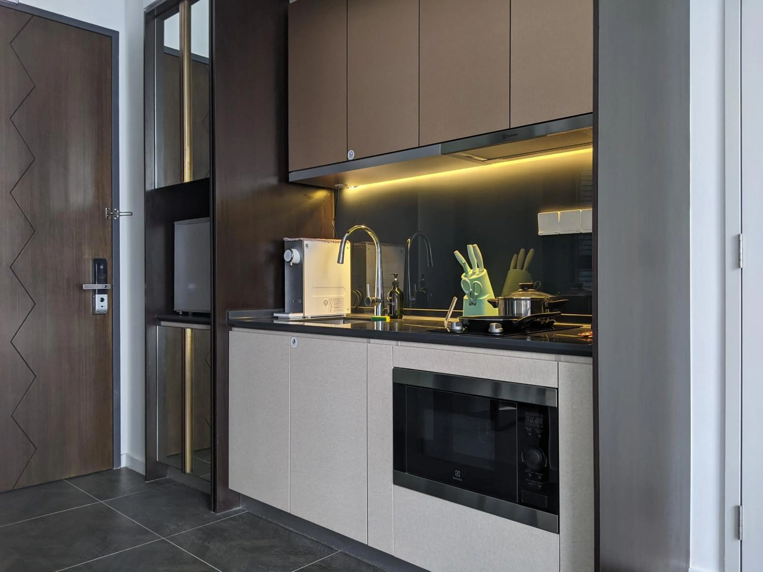 Kitchen or kitchenette in Scarletz Suites KLCC by Mana-Mana