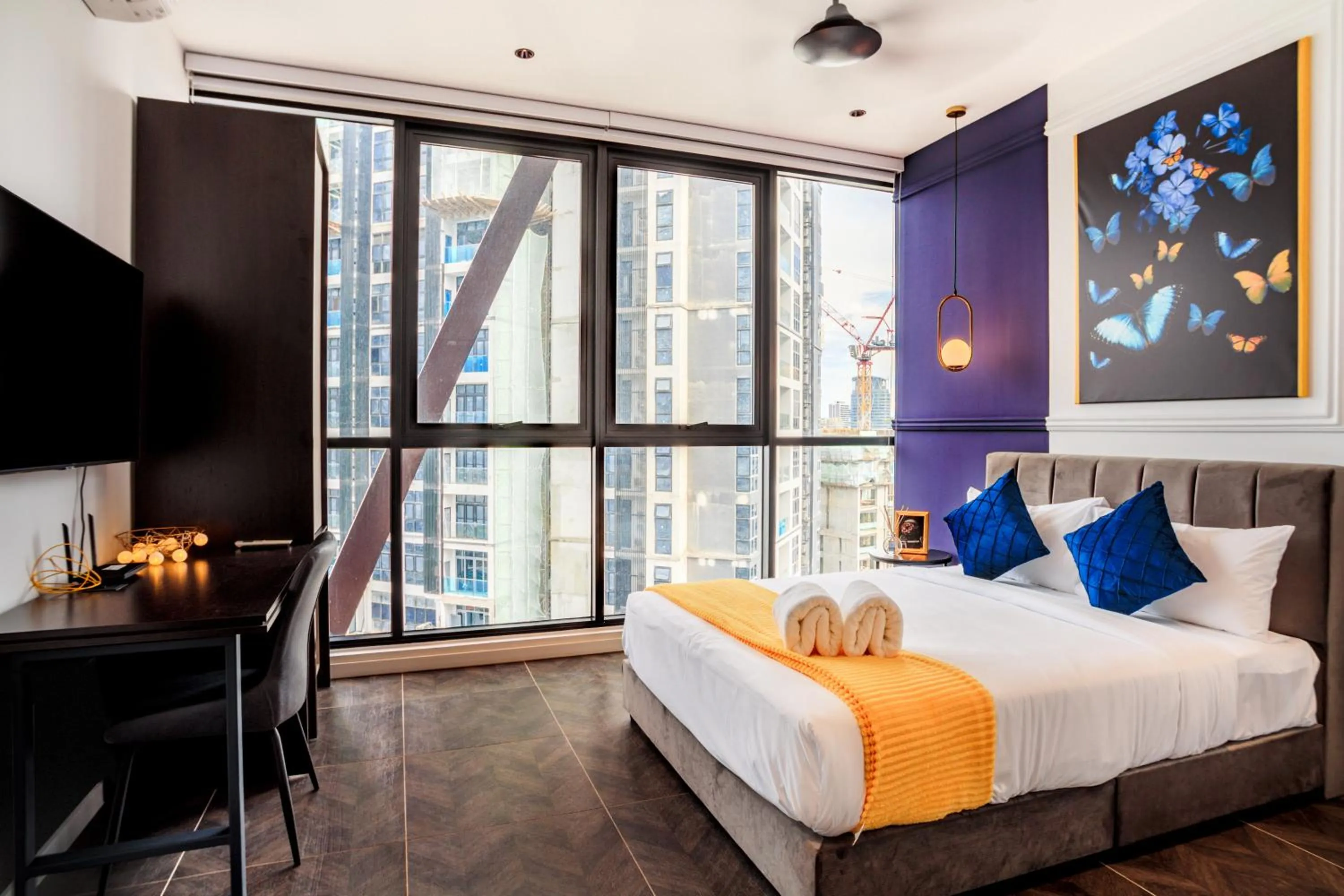 Bed in Scarletz Suites KLCC by Mana-Mana