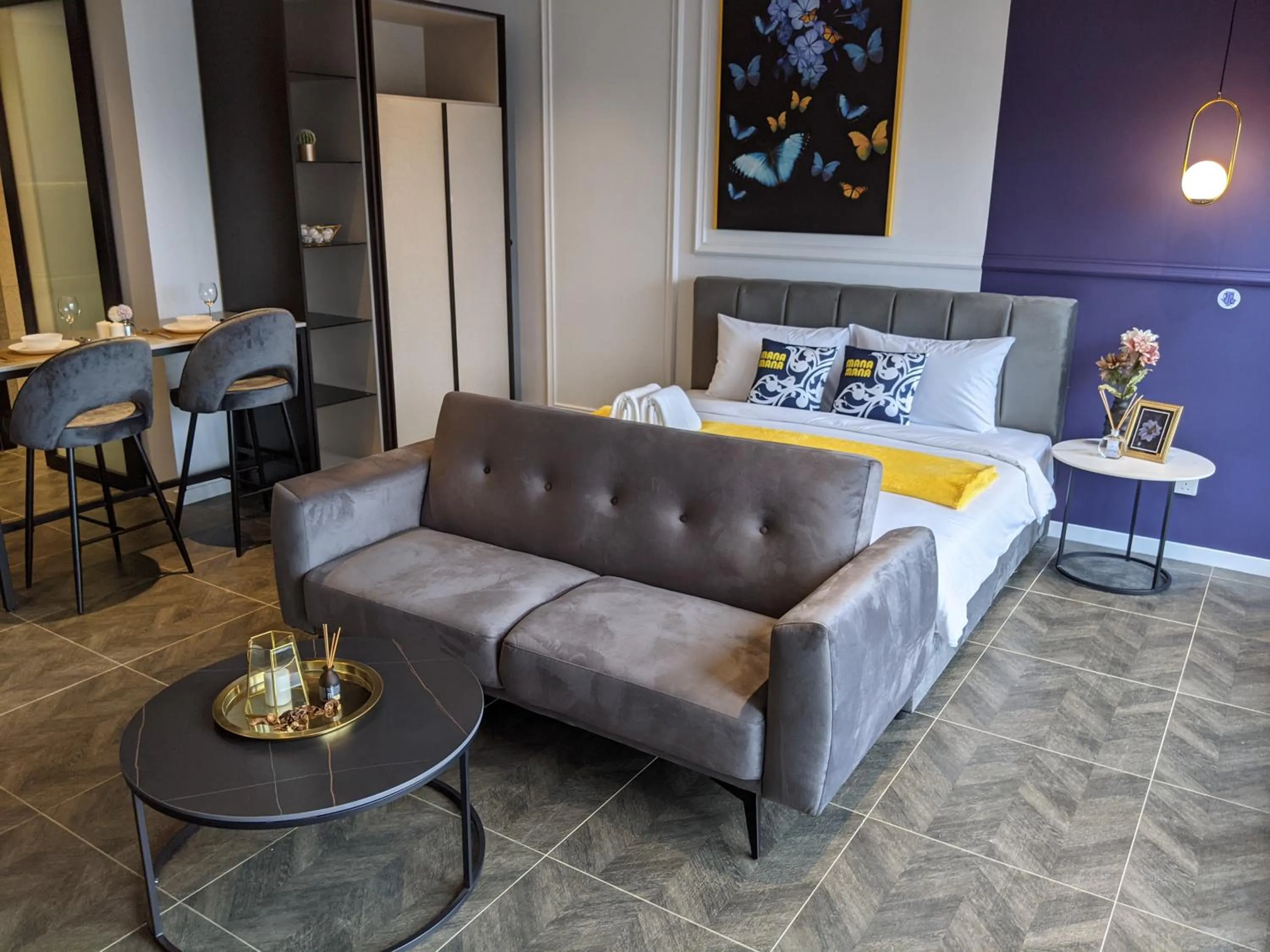 Bed in Scarletz Suites KLCC by Mana-Mana