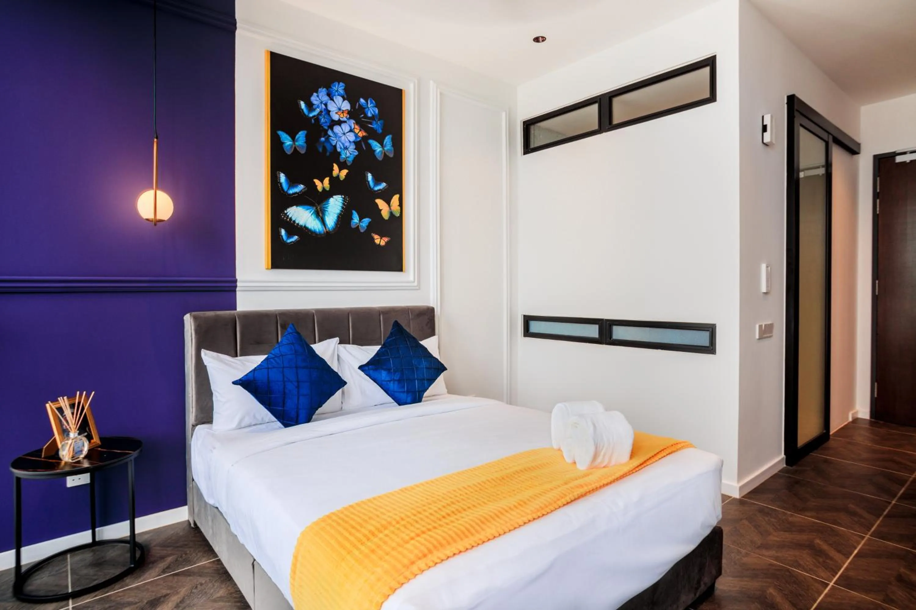 Bed in Scarletz Suites KLCC by Mana-Mana