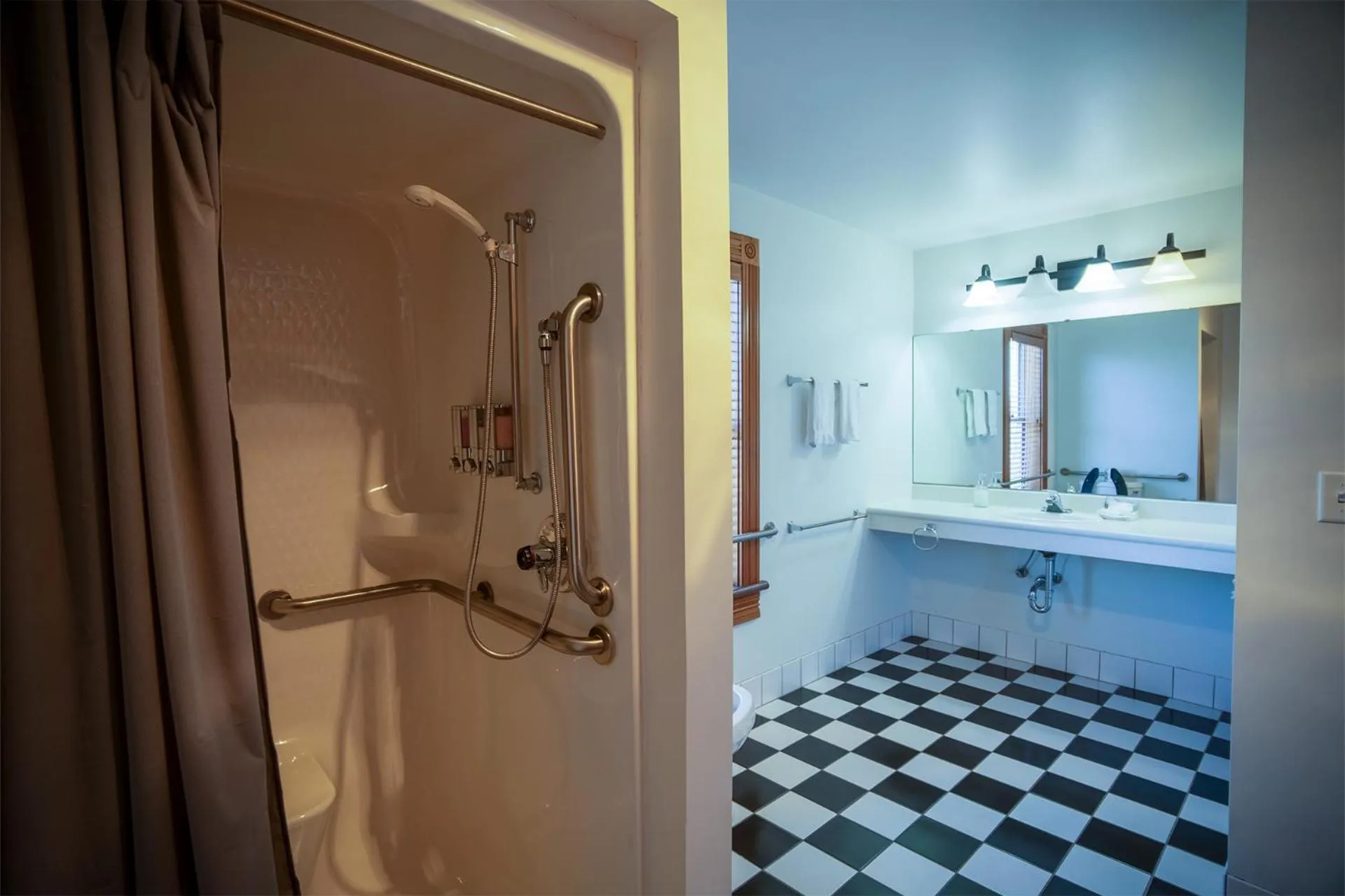 Shower in Nuk's Executive Suites