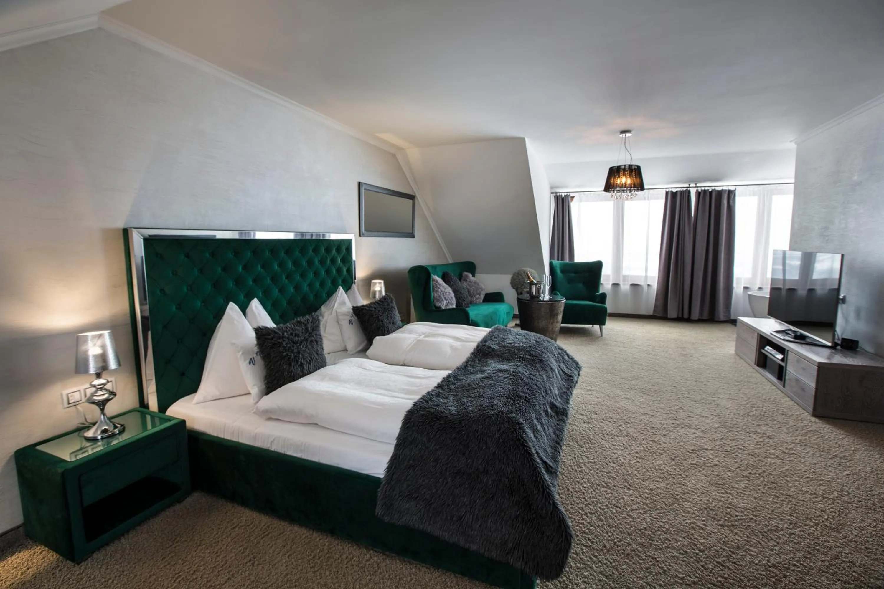 Communal lounge/ TV room in Wellness hotel V Nebi