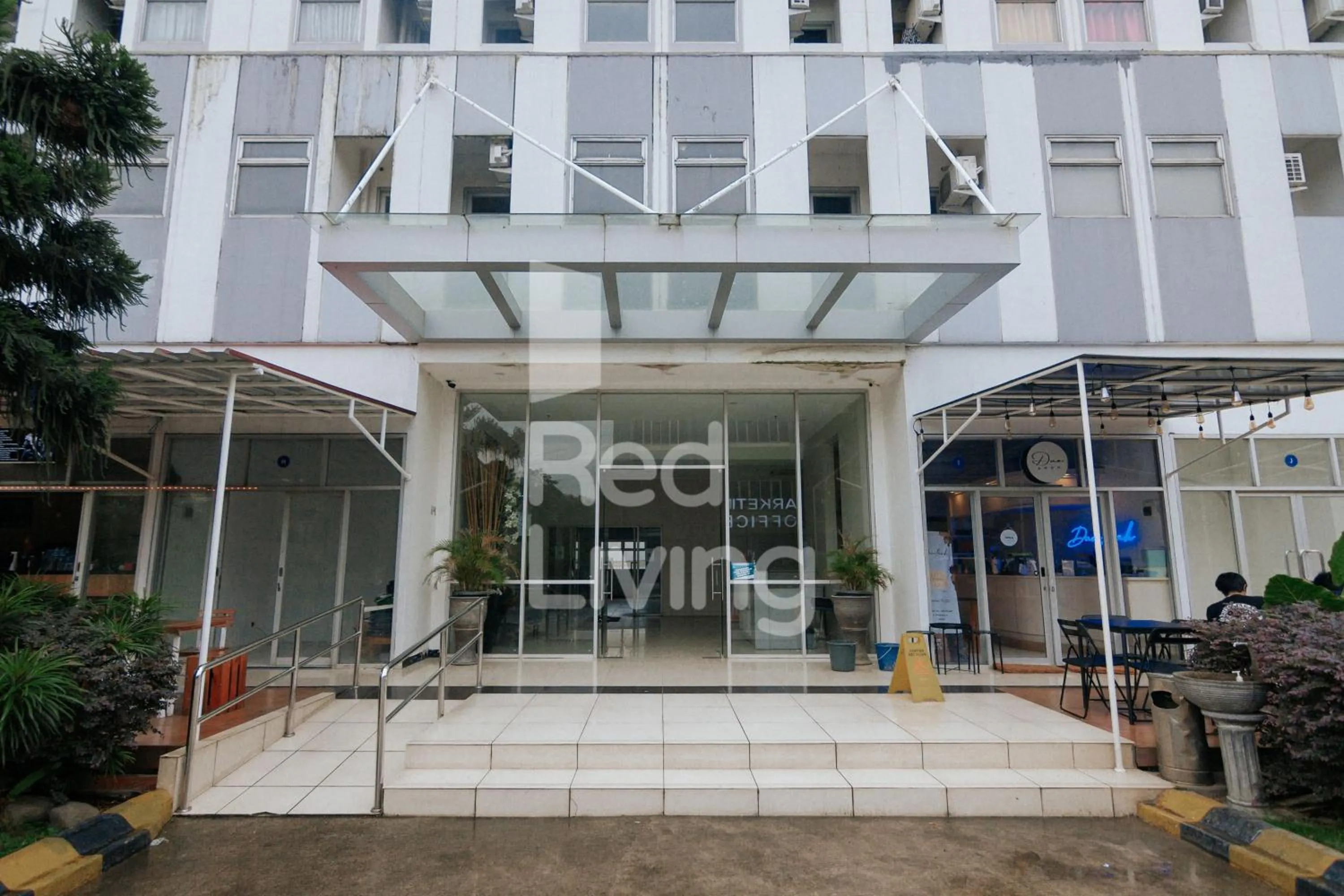 Facade/entrance in RedLiving Apartemen Gunung Putri Square - TOP Room