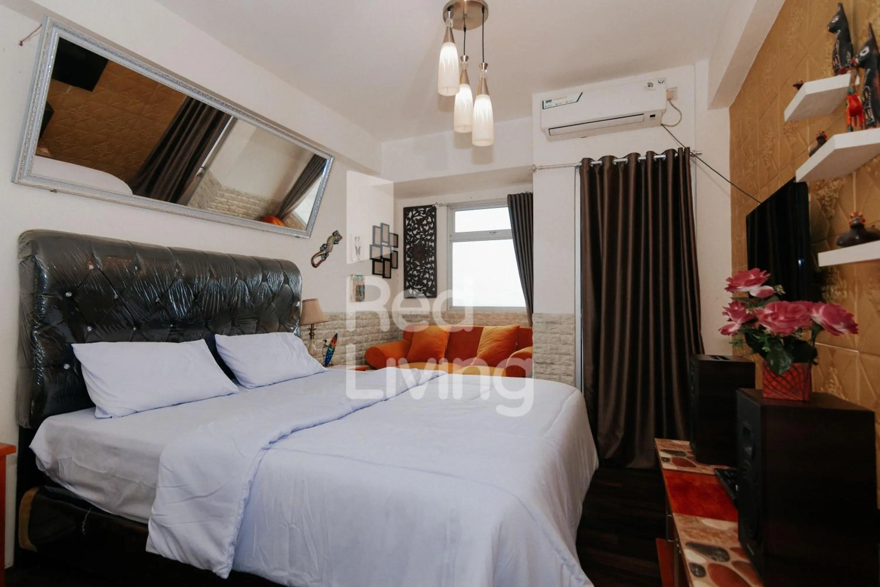 Photo of the whole room in RedLiving Apartemen Gunung Putri Square - TOP Room