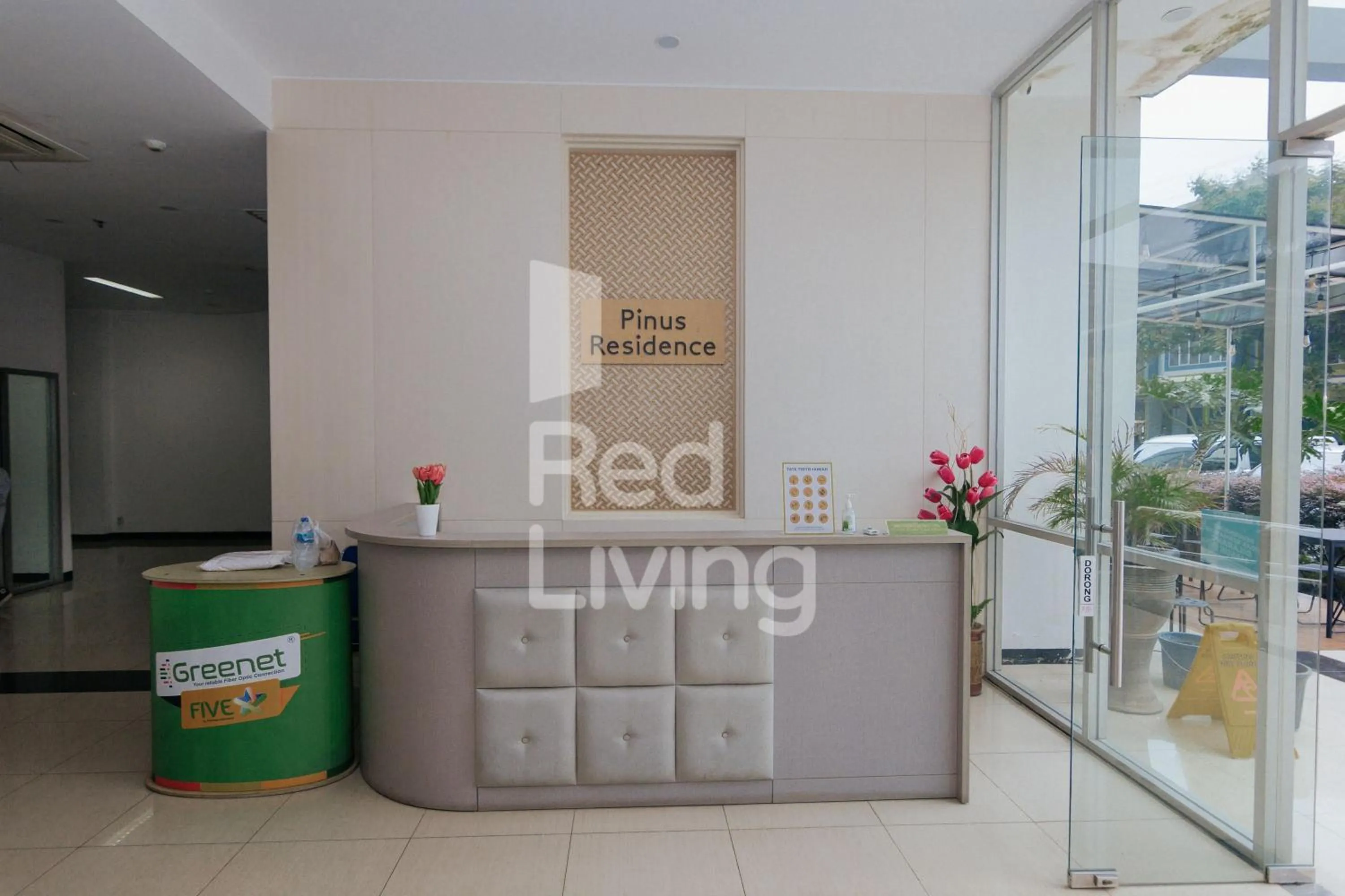 Lobby or reception in RedLiving Apartemen Gunung Putri Square - TOP Room