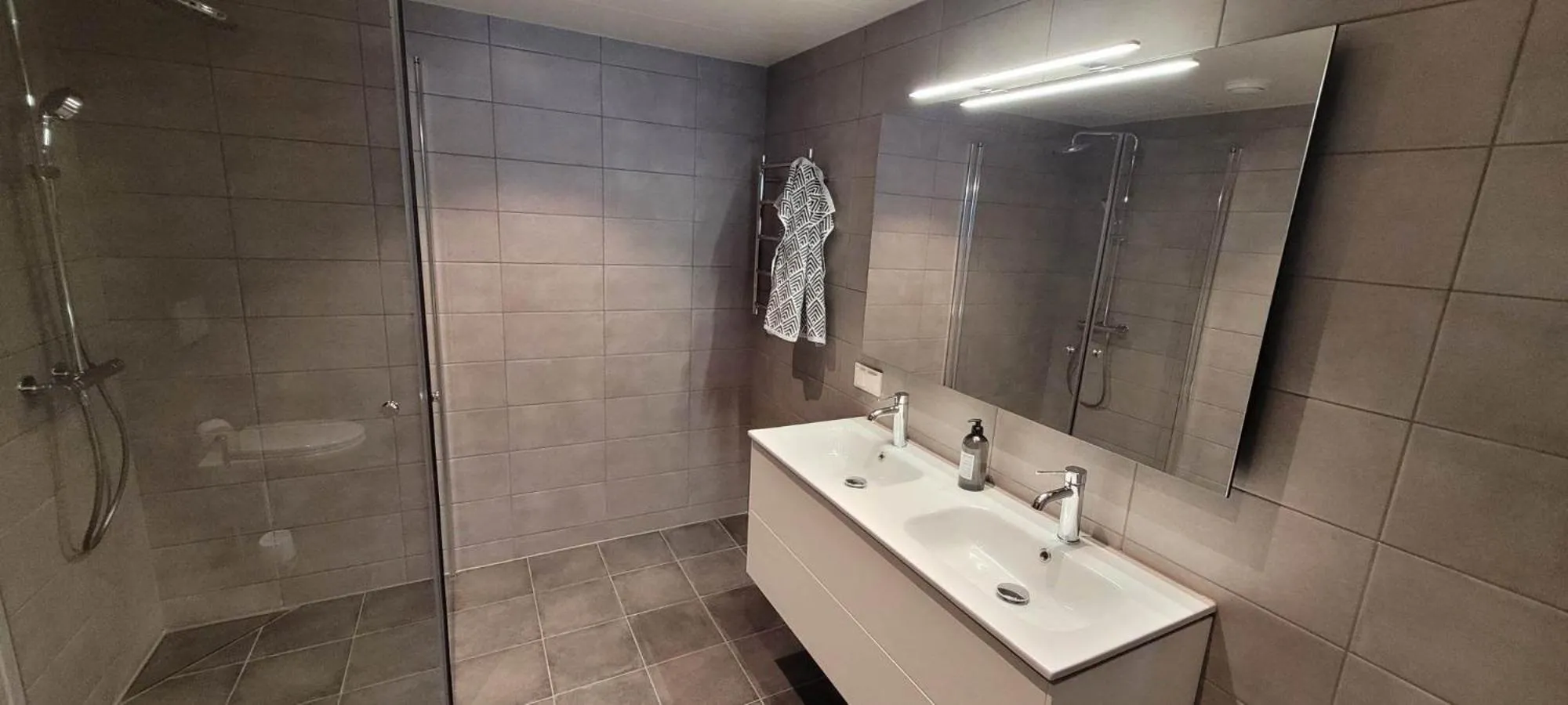 Shower in Gausta Residence