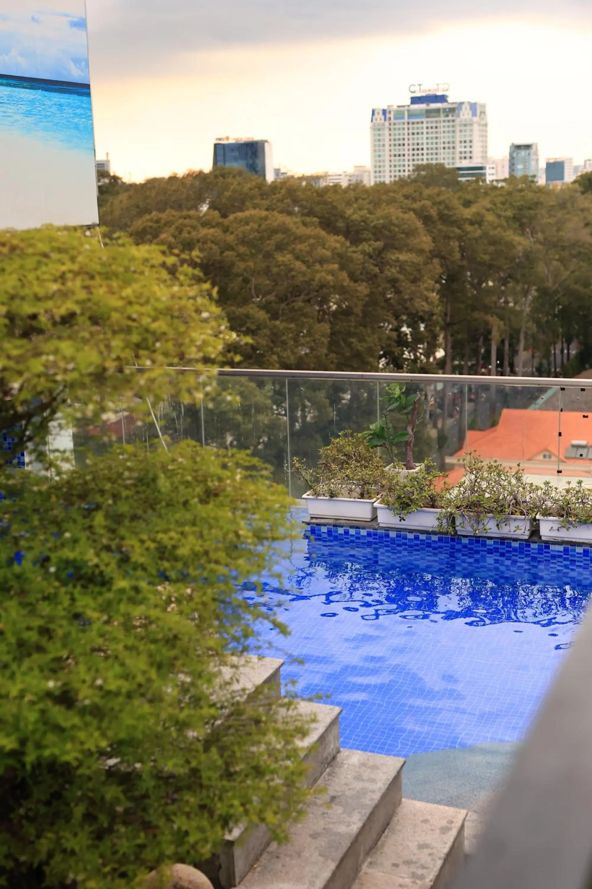 California Saigon Hotel & Rooftop Pool