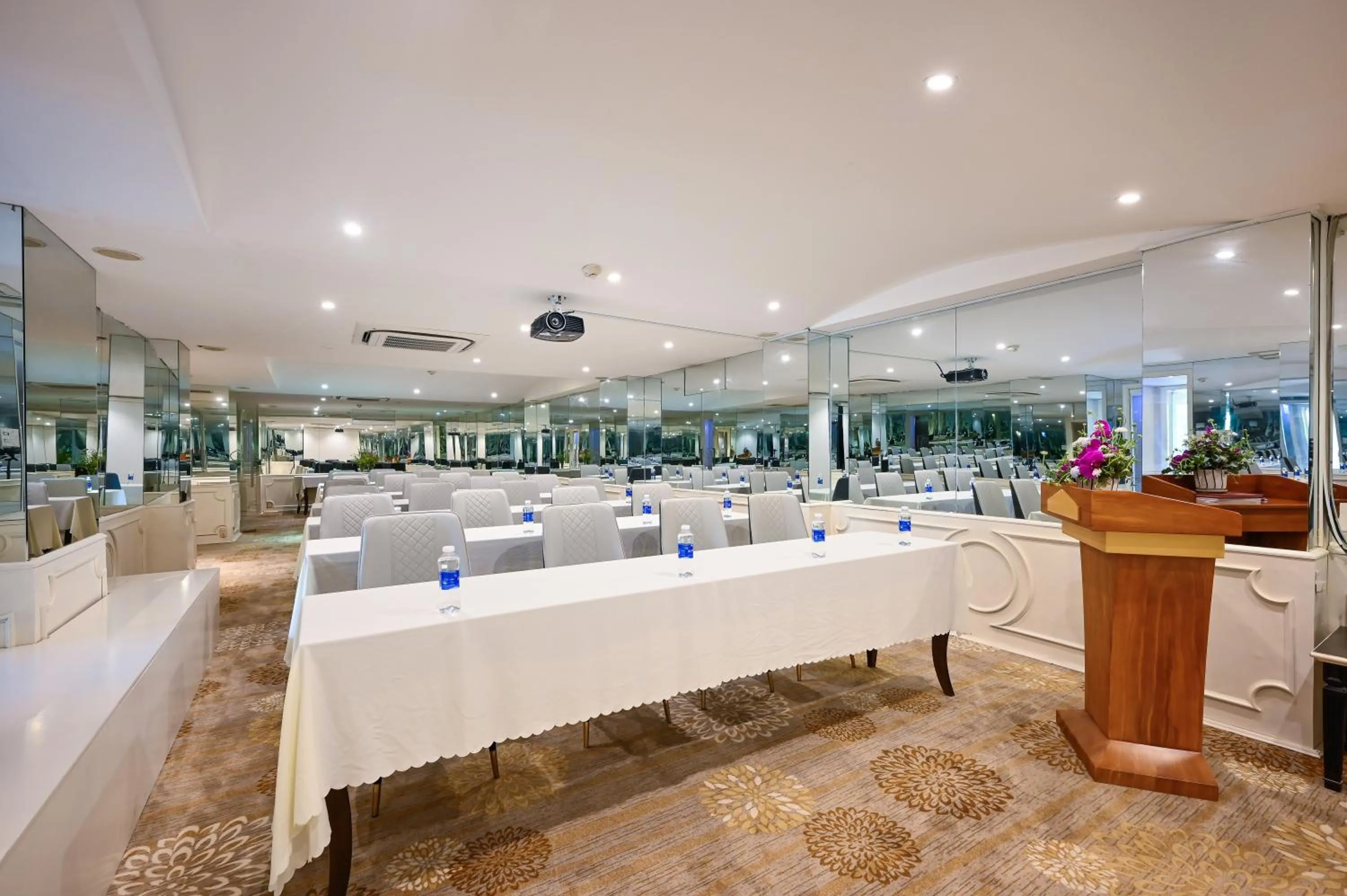 Meeting/conference room in California Saigon Hotel & Rooftop Pool