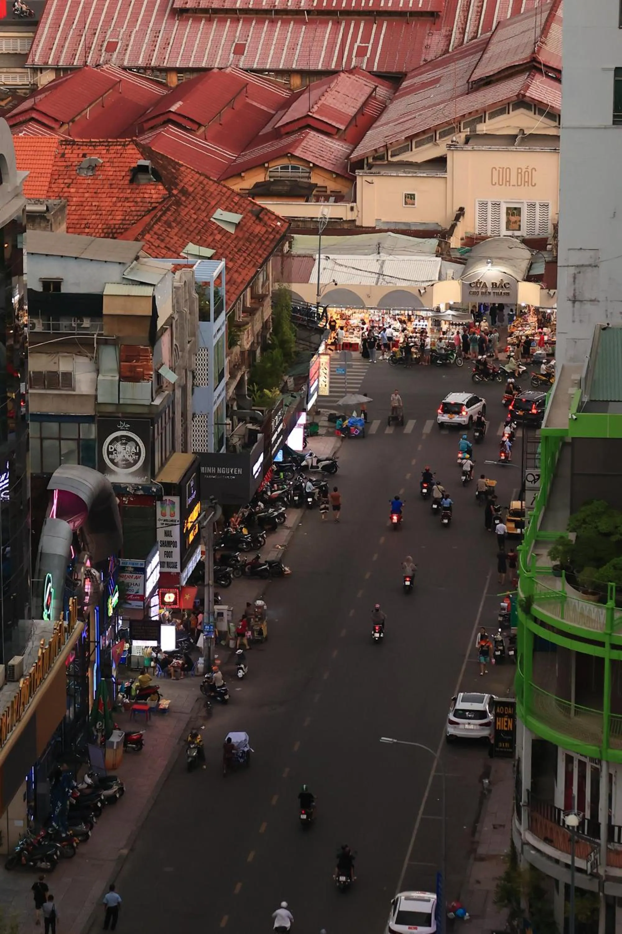 California Saigon Hotel & Rooftop Pool