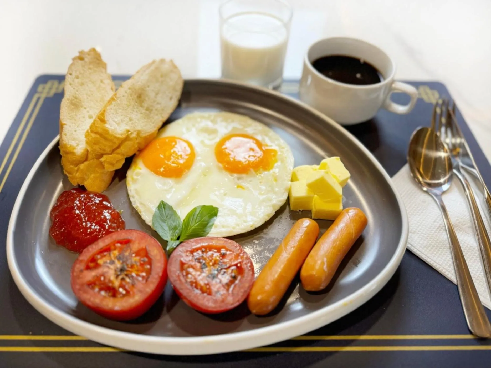 Breakfast in California Saigon Hotel & Rooftop Pool