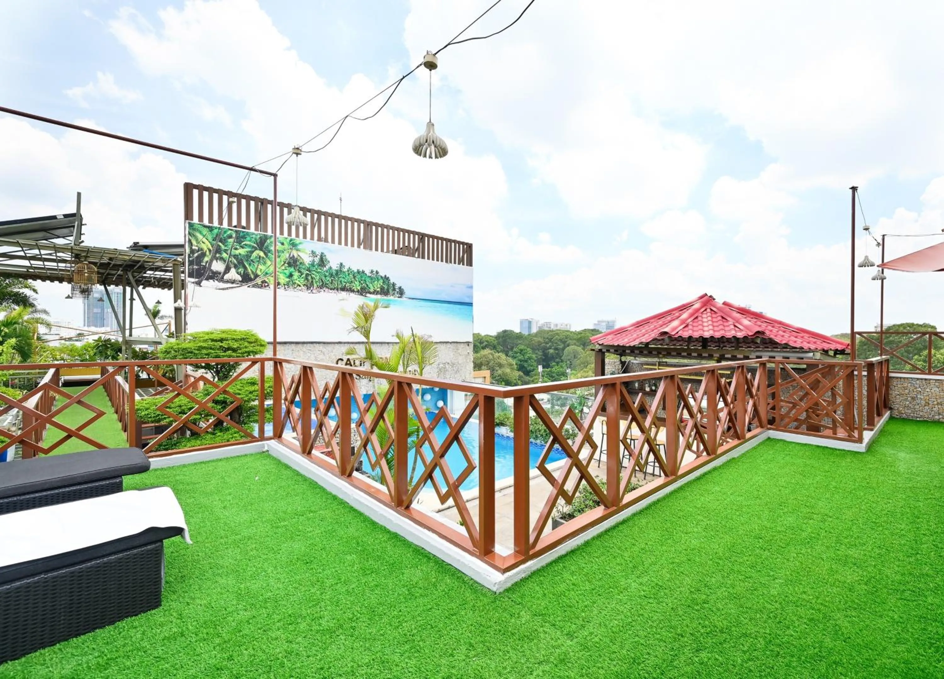 California Saigon Hotel & Rooftop Pool