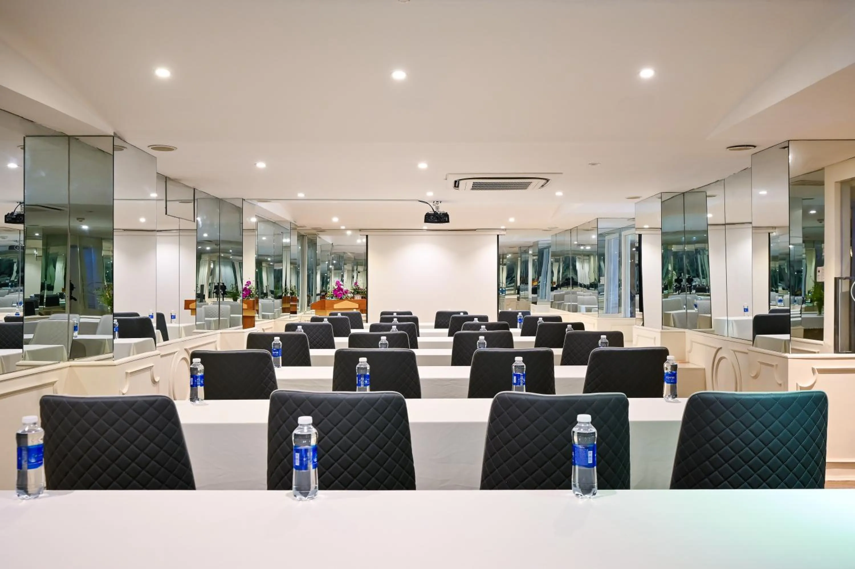 Meeting/conference room in California Saigon Hotel & Rooftop Pool
