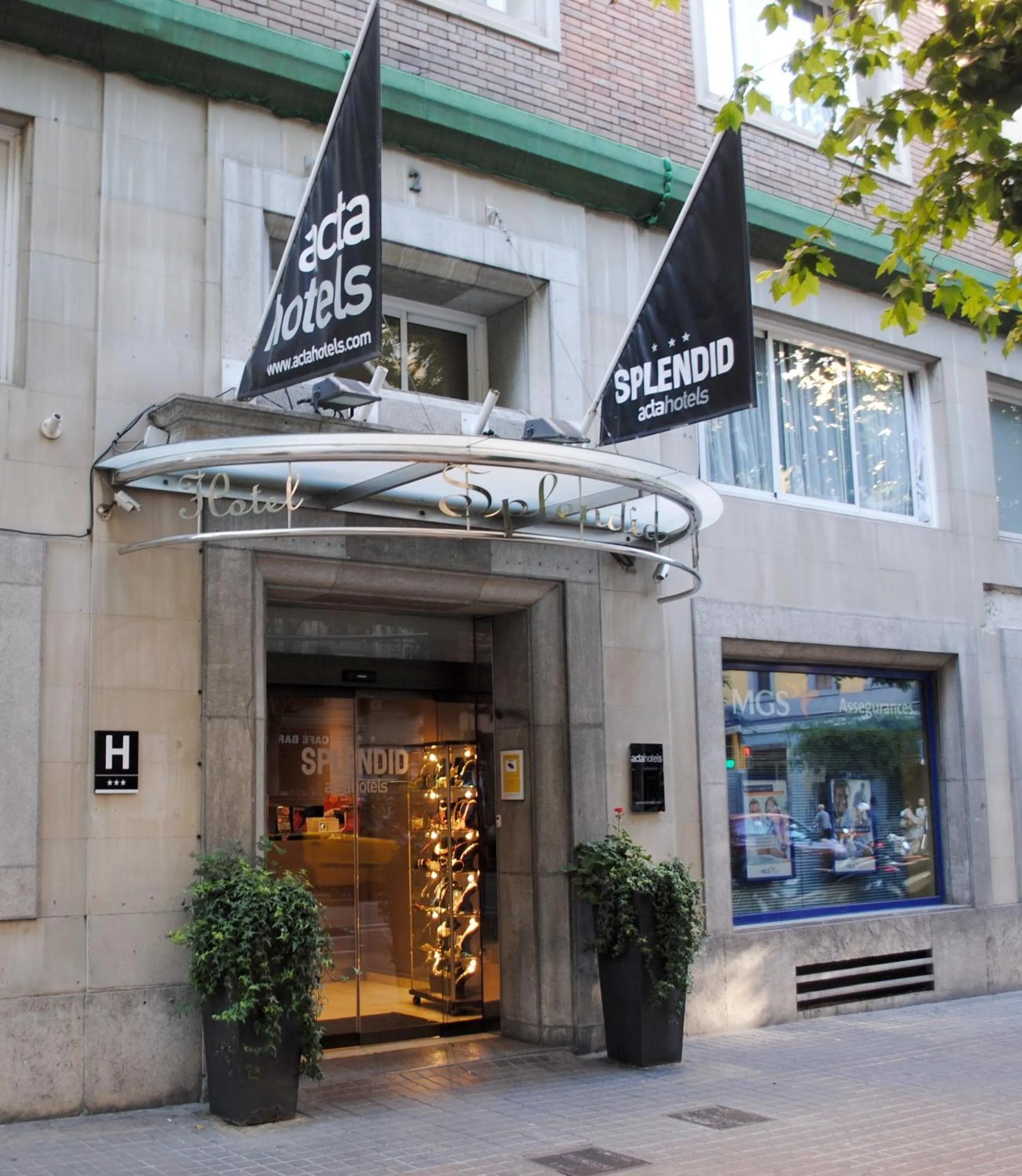 Facade/entrance in Acta Splendid