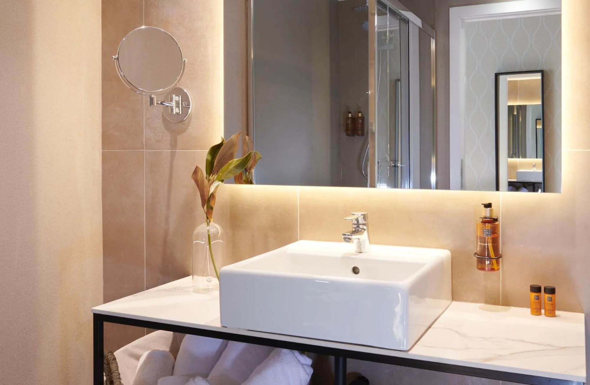 Bathroom in Acta Splendid