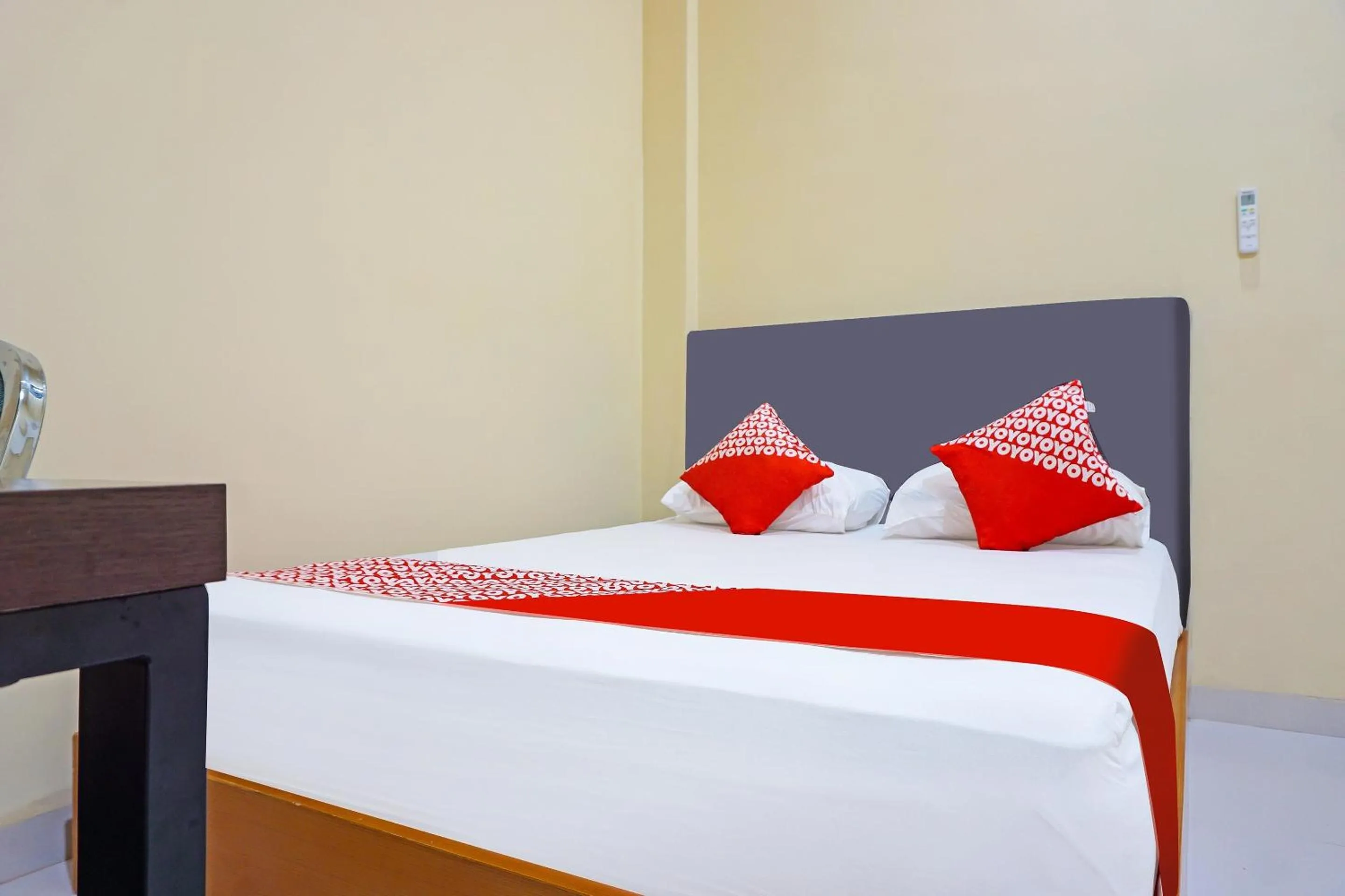 Bedroom, Bed in Hotel O Homestay Anitha Syariah Makassar