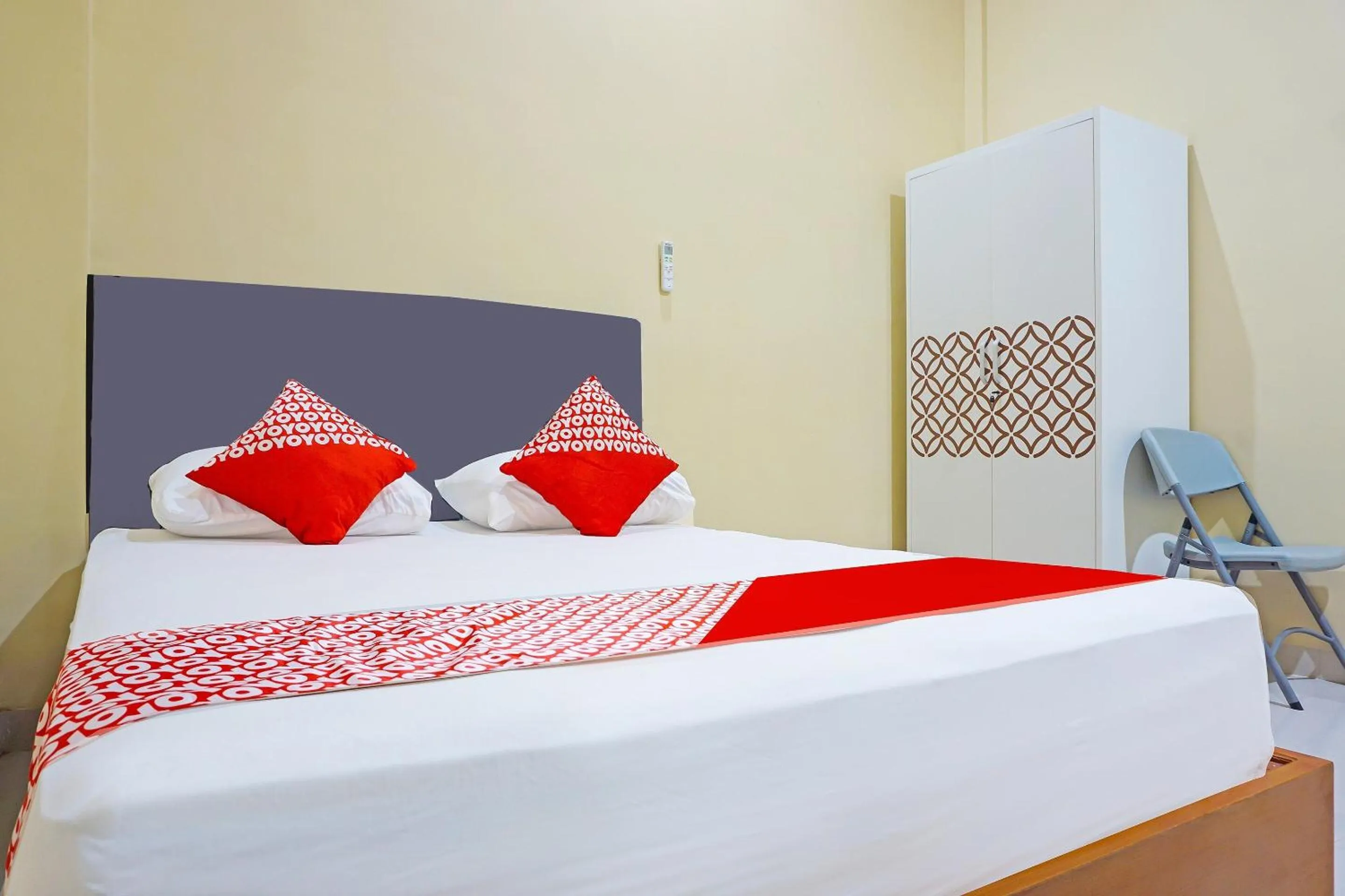 Bedroom, Bed in Hotel O Homestay Anitha Syariah Makassar