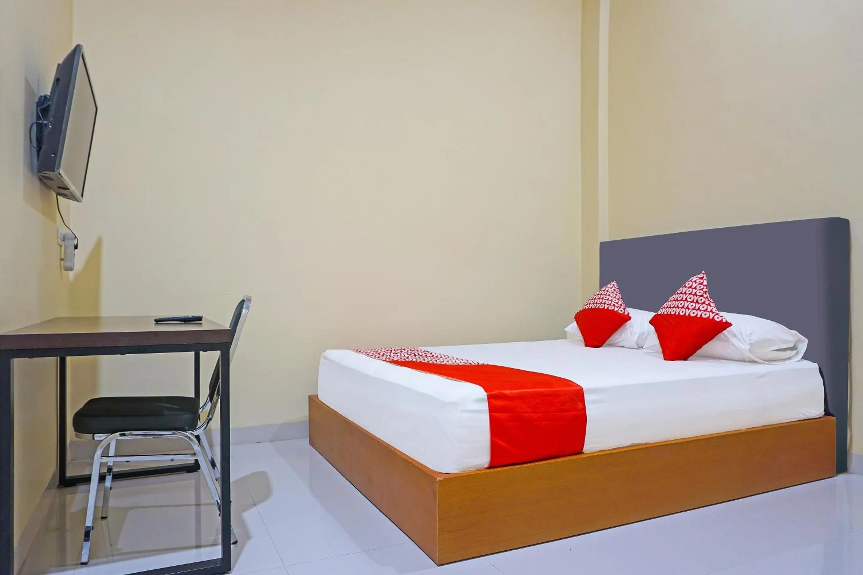 Bedroom, Bed in Hotel O Homestay Anitha Syariah Makassar