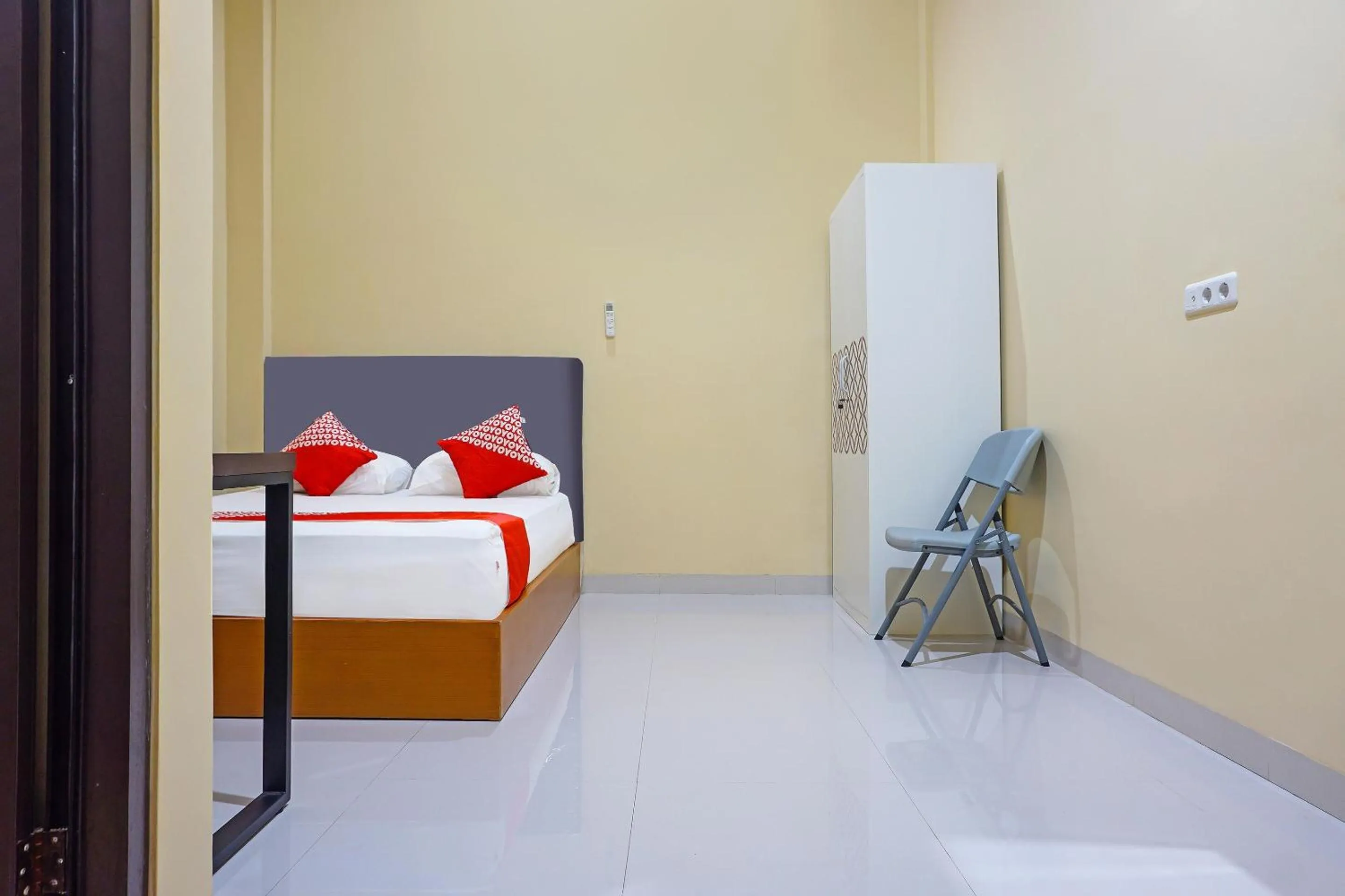 Bedroom, Bed in Hotel O Homestay Anitha Syariah Makassar