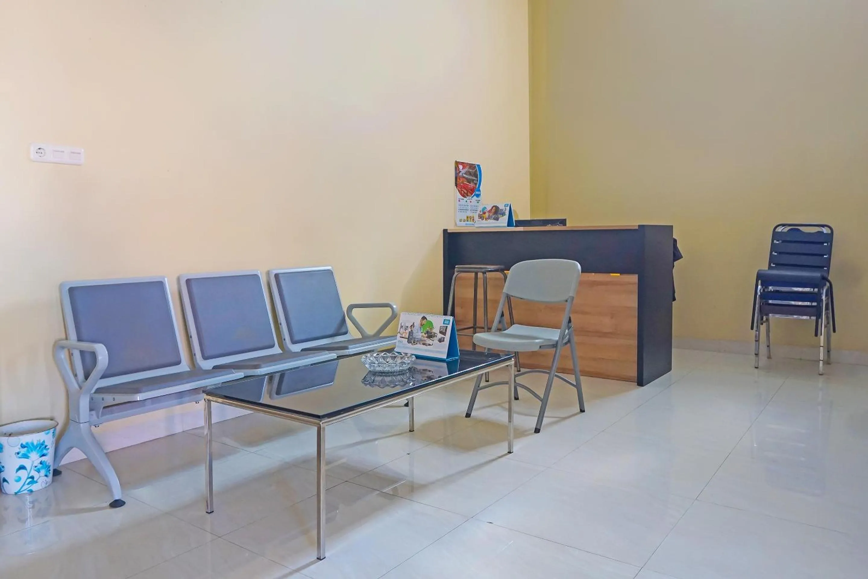 Lobby or reception in Hotel O Homestay Anitha Syariah Makassar