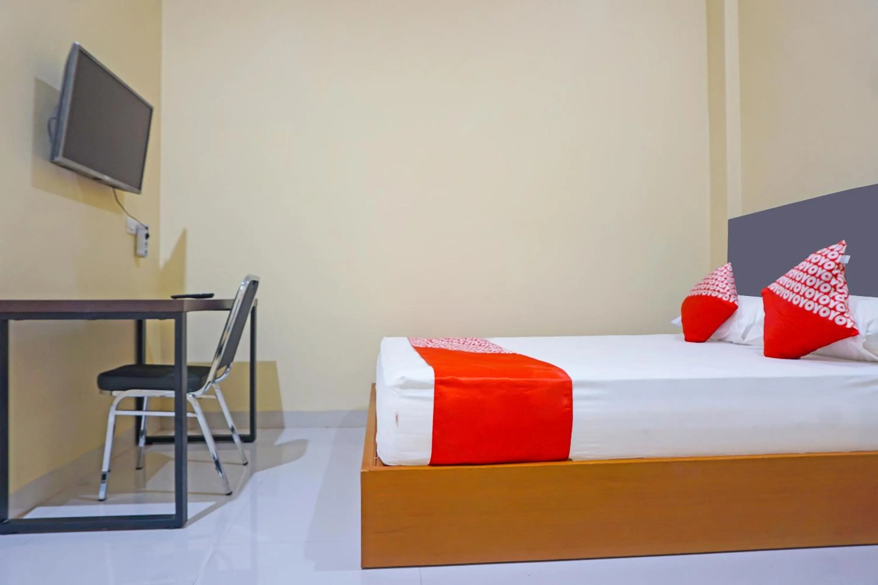 Bedroom, Bed in Hotel O Homestay Anitha Syariah Makassar