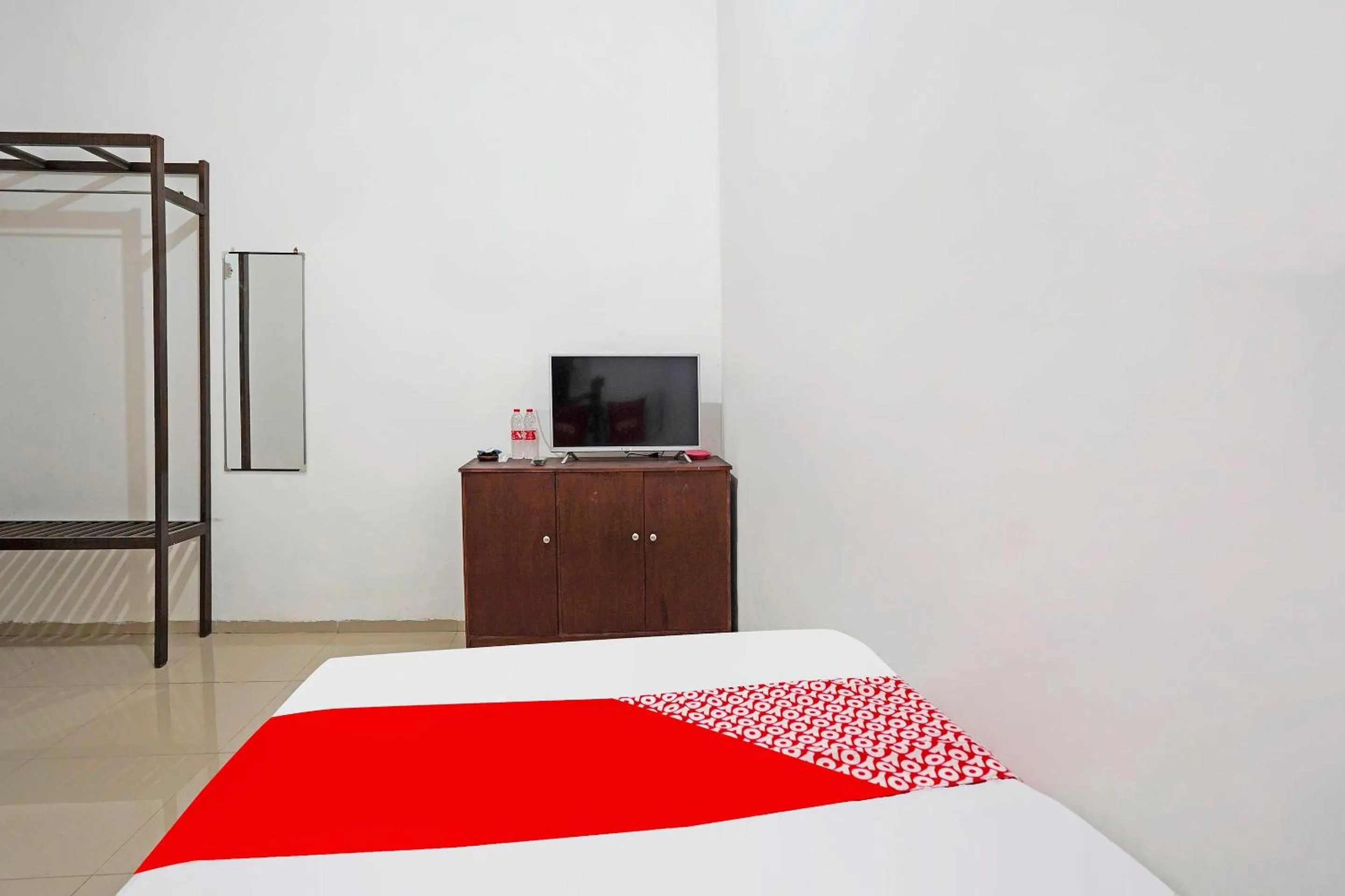Bedroom, Bed in OYO Life 91670 Mannsur Homestay Syariah