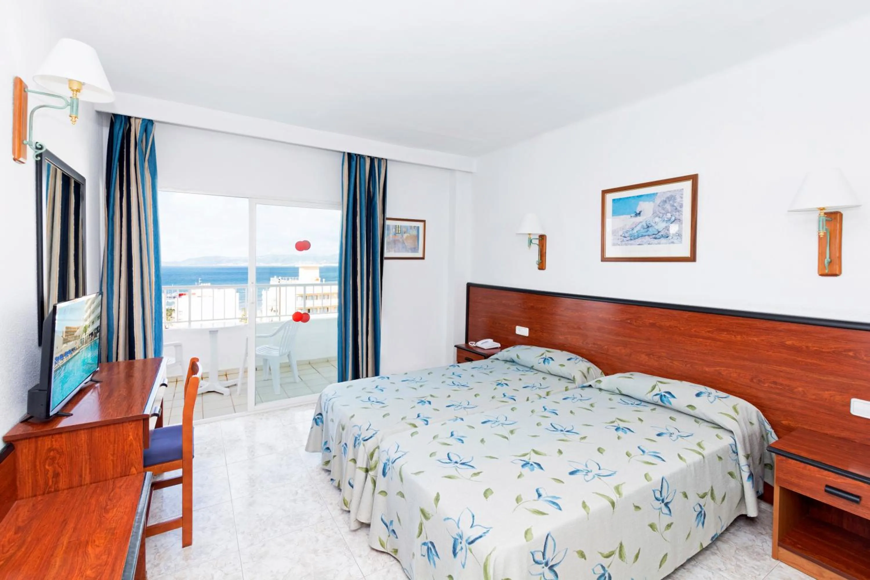 Photo of the whole room, Bed in HSM Reina del Mar