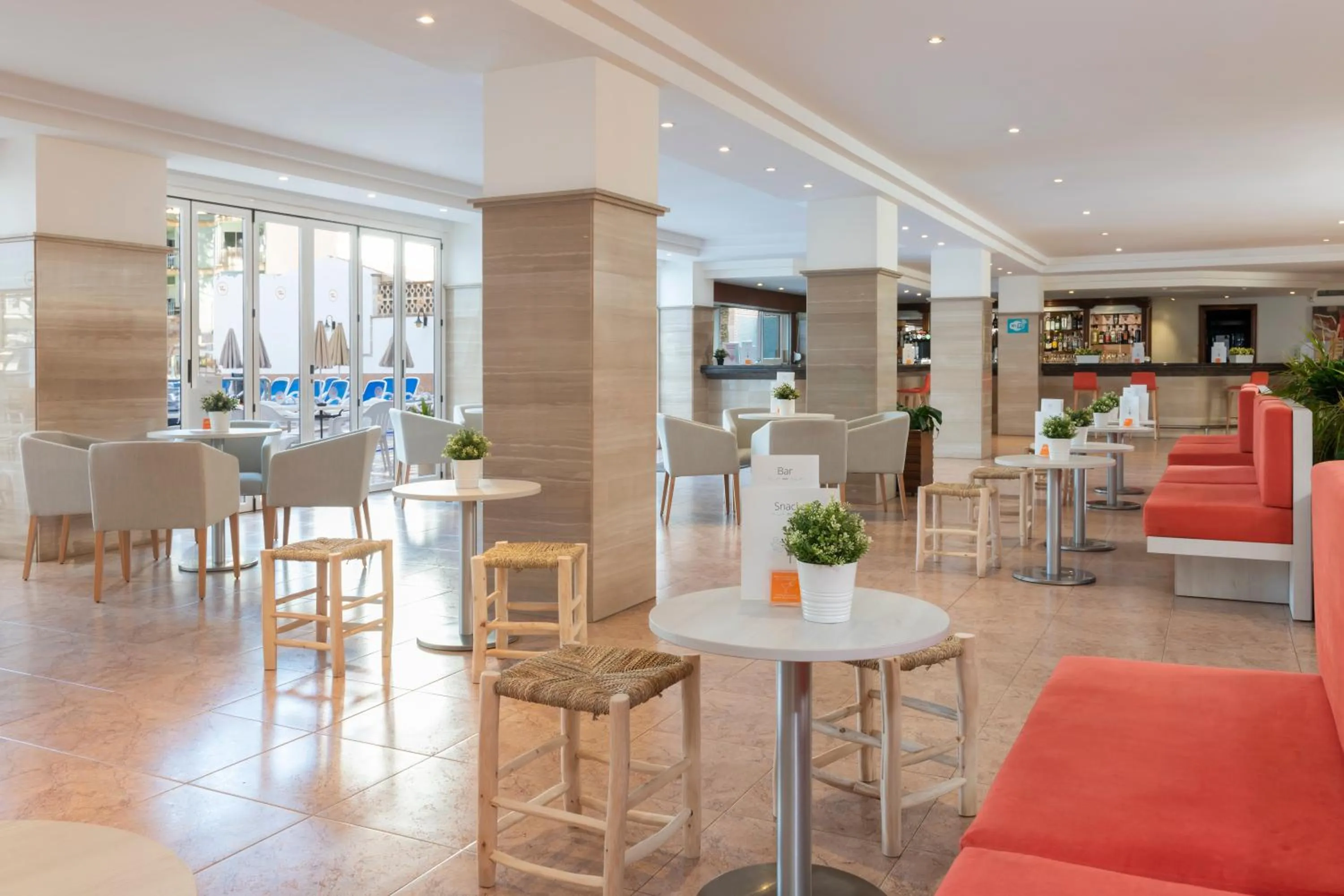 Lounge or bar in HSM Reina del Mar