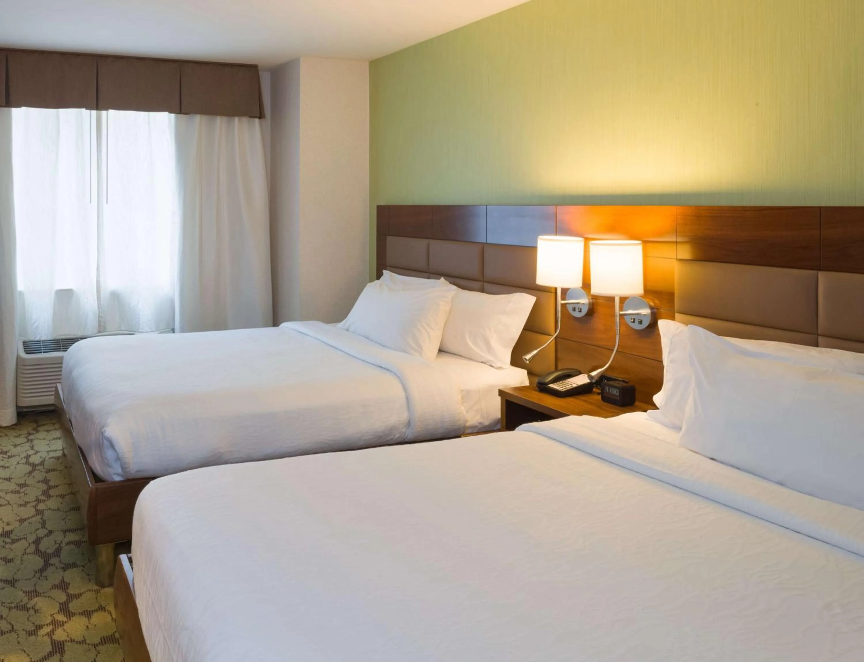 Bed in Hilton Garden Inn New York Manhattan Midtown East