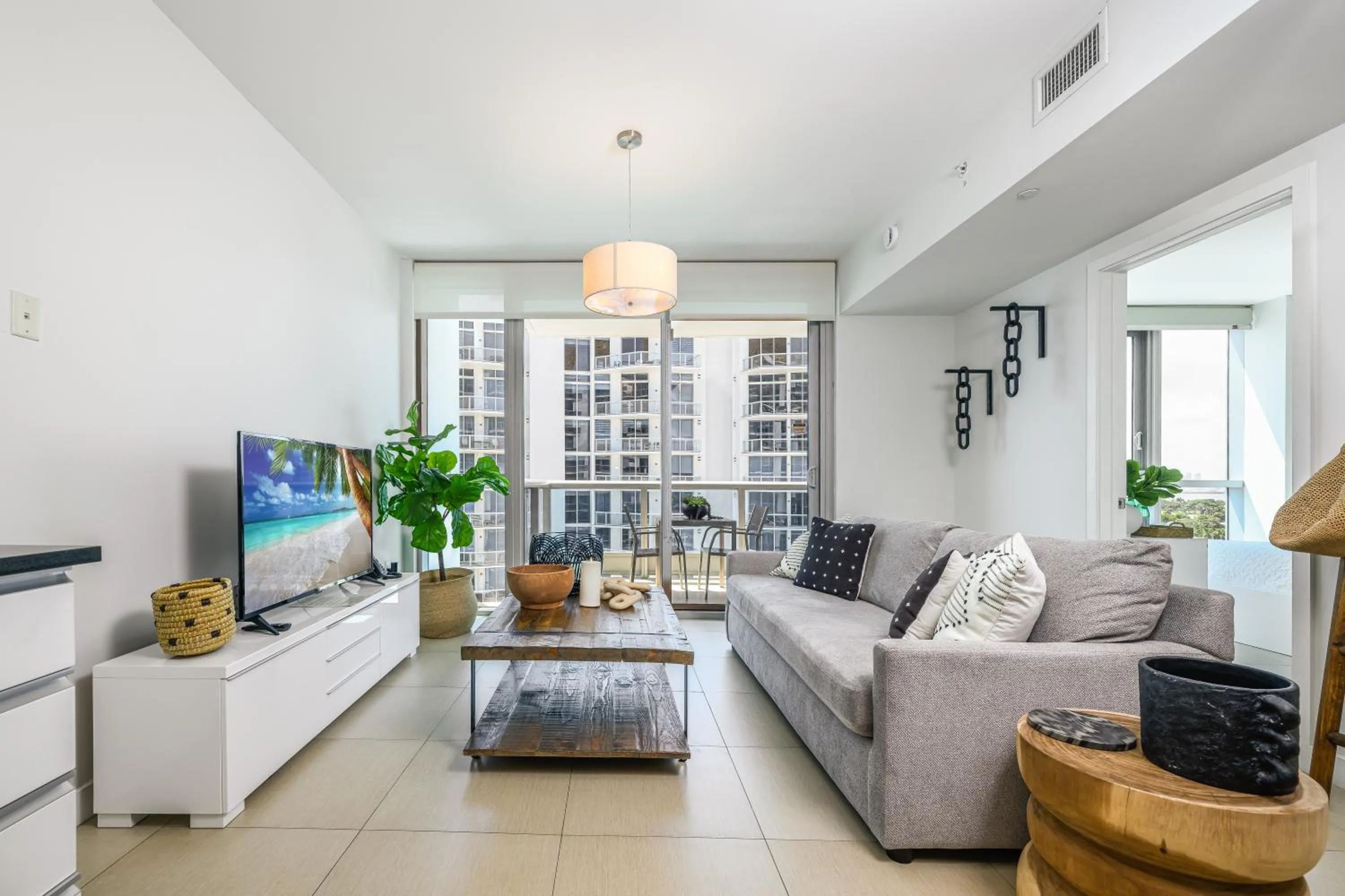 TV and multimedia in Monte Carlo by Miami Vacations