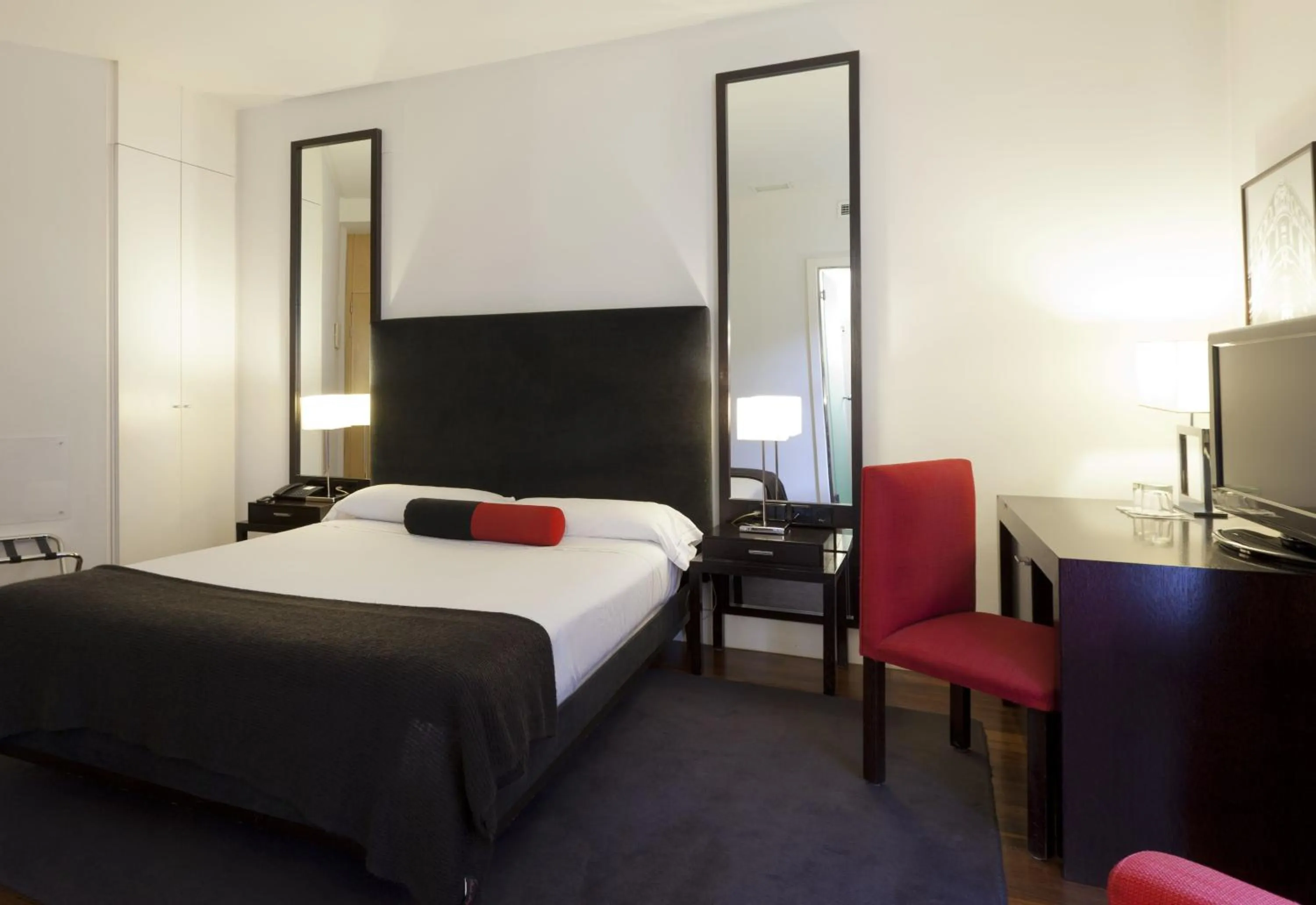 Seating area, Bed in Quatro Puerta del Sol