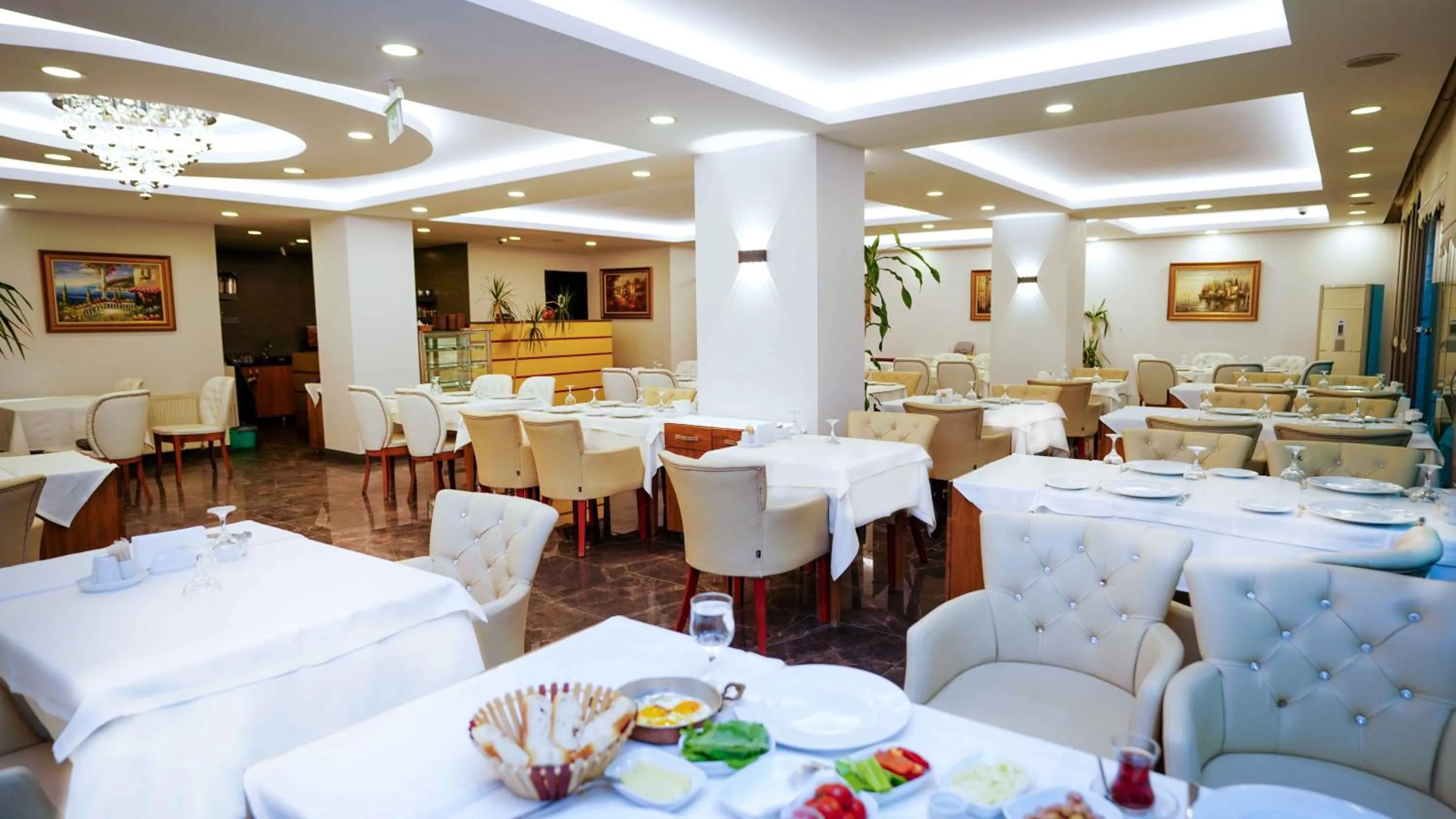 Restaurant/places to eat in AURA MARINA HOTEL