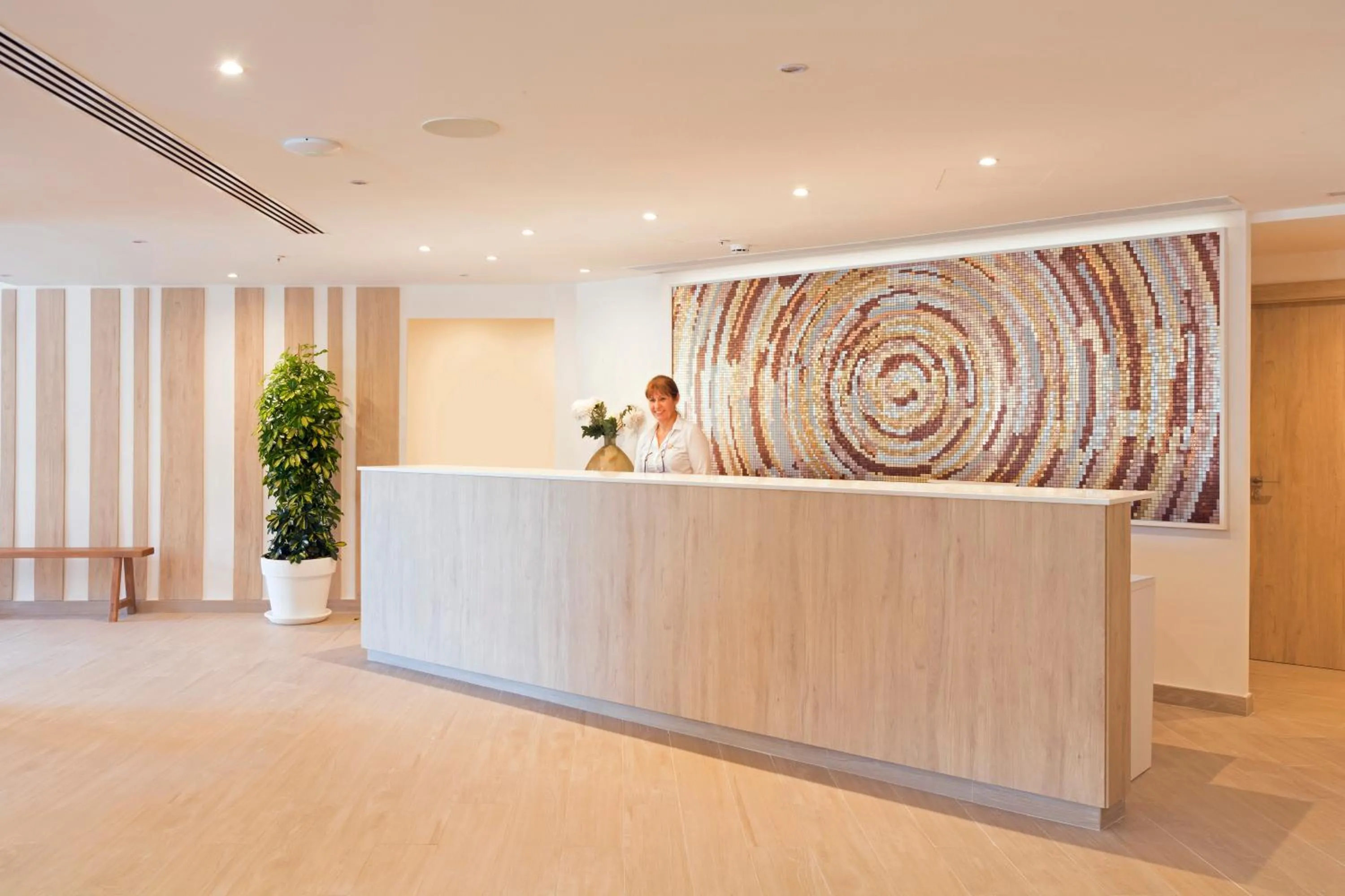 Staff in HSM Son Veri - Adults Only