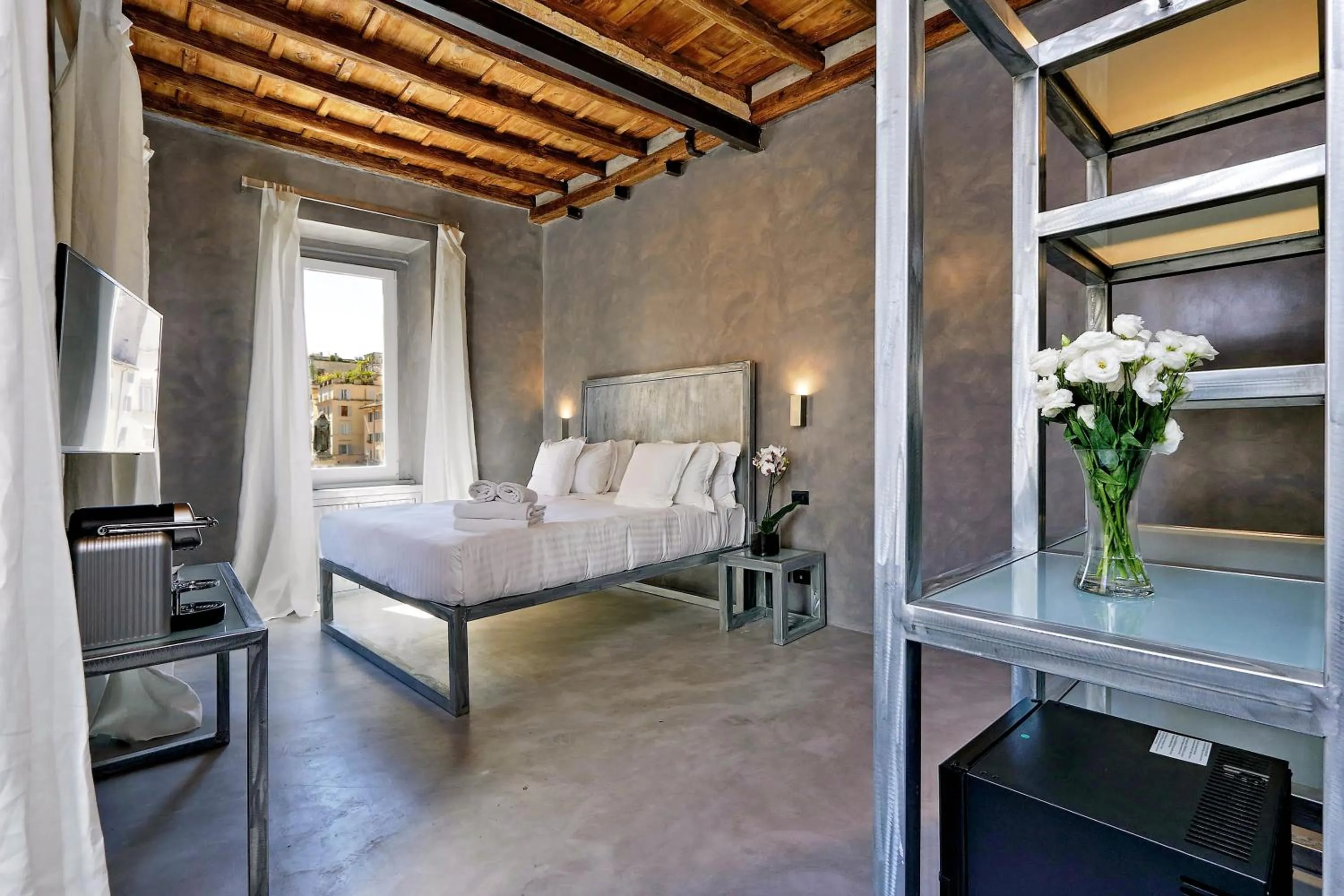 Bed in Mama's Home Rome